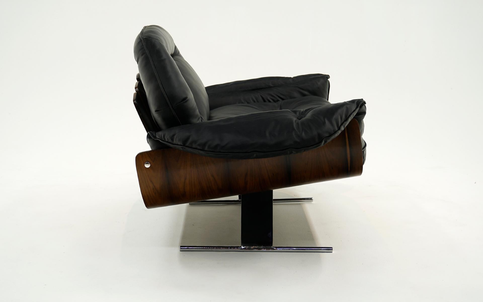 Jorge Zalszupin Lounge Chair in Black Leather and Brazilian Rosewood For Sale 2