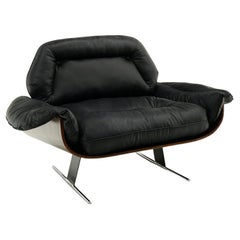 Sillón Jorge Zalszupin de cuero negro y palisandro de Brasil