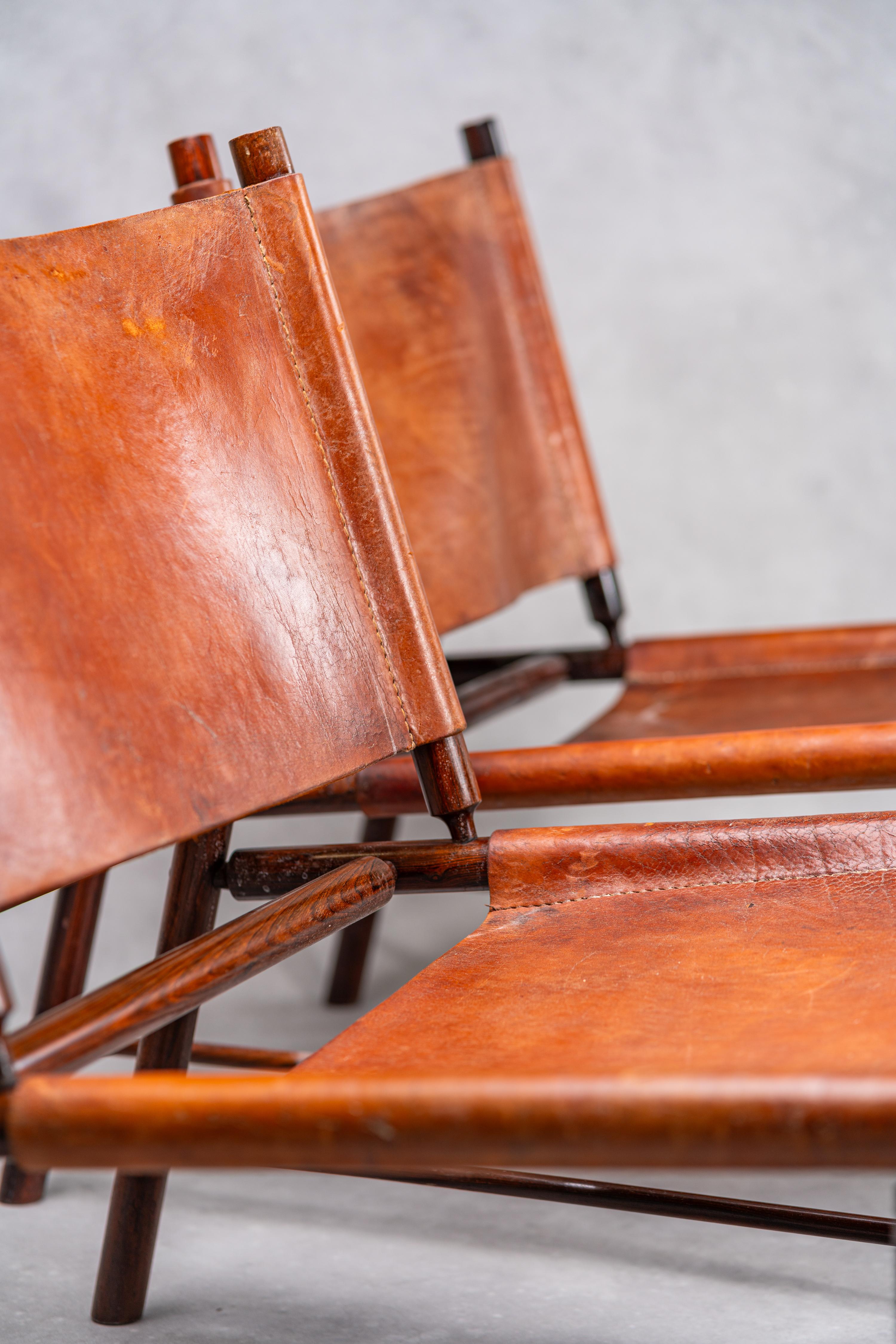 Jorge Zalszupin coppia di Jockey Lounge Chair in pelle originale patinata In condizioni buone in vendita a Amsterdam, NL