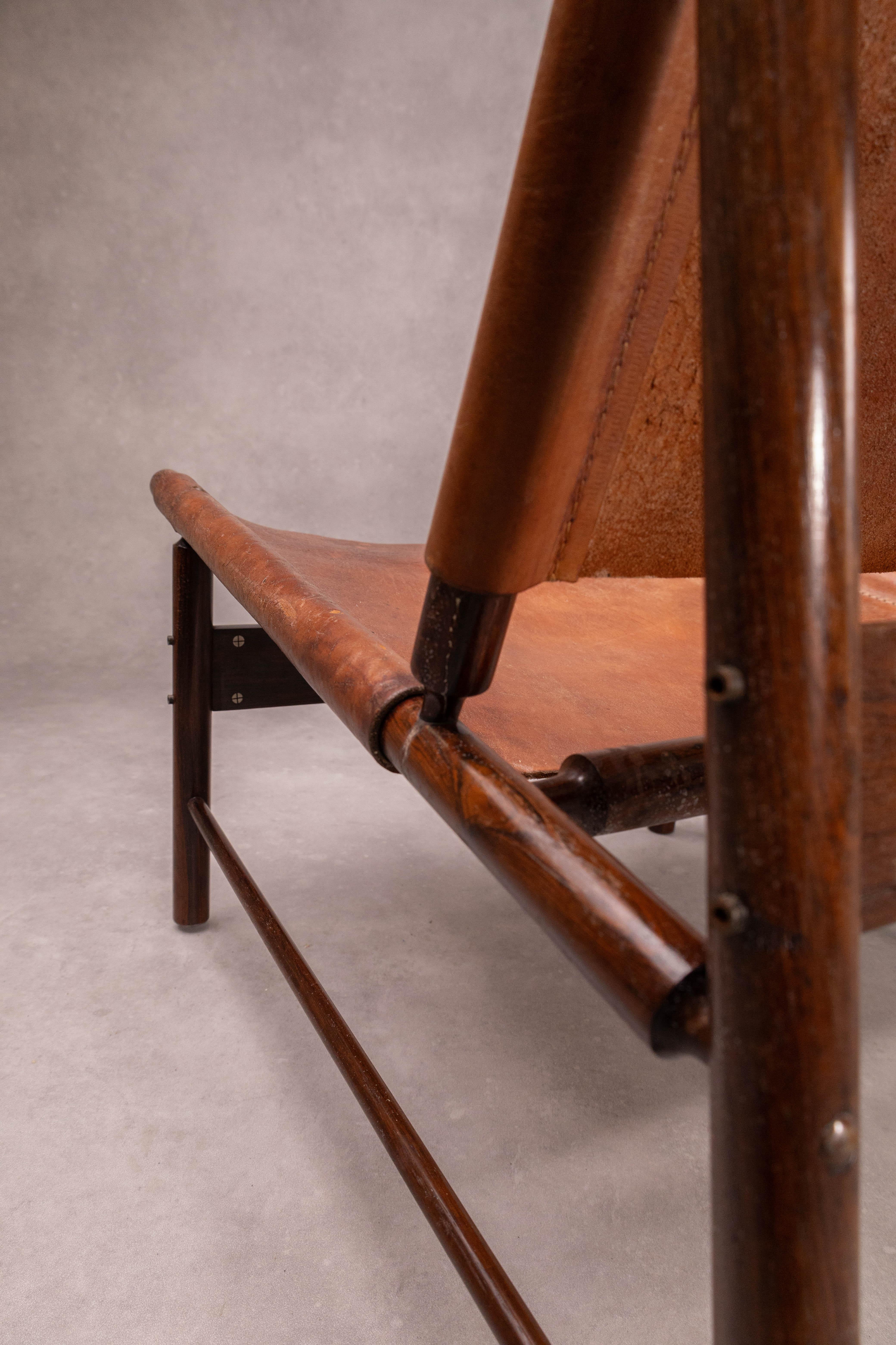 Metà XX secolo Jorge Zalszupin coppia di Jockey Lounge Chair in pelle originale patinata in vendita