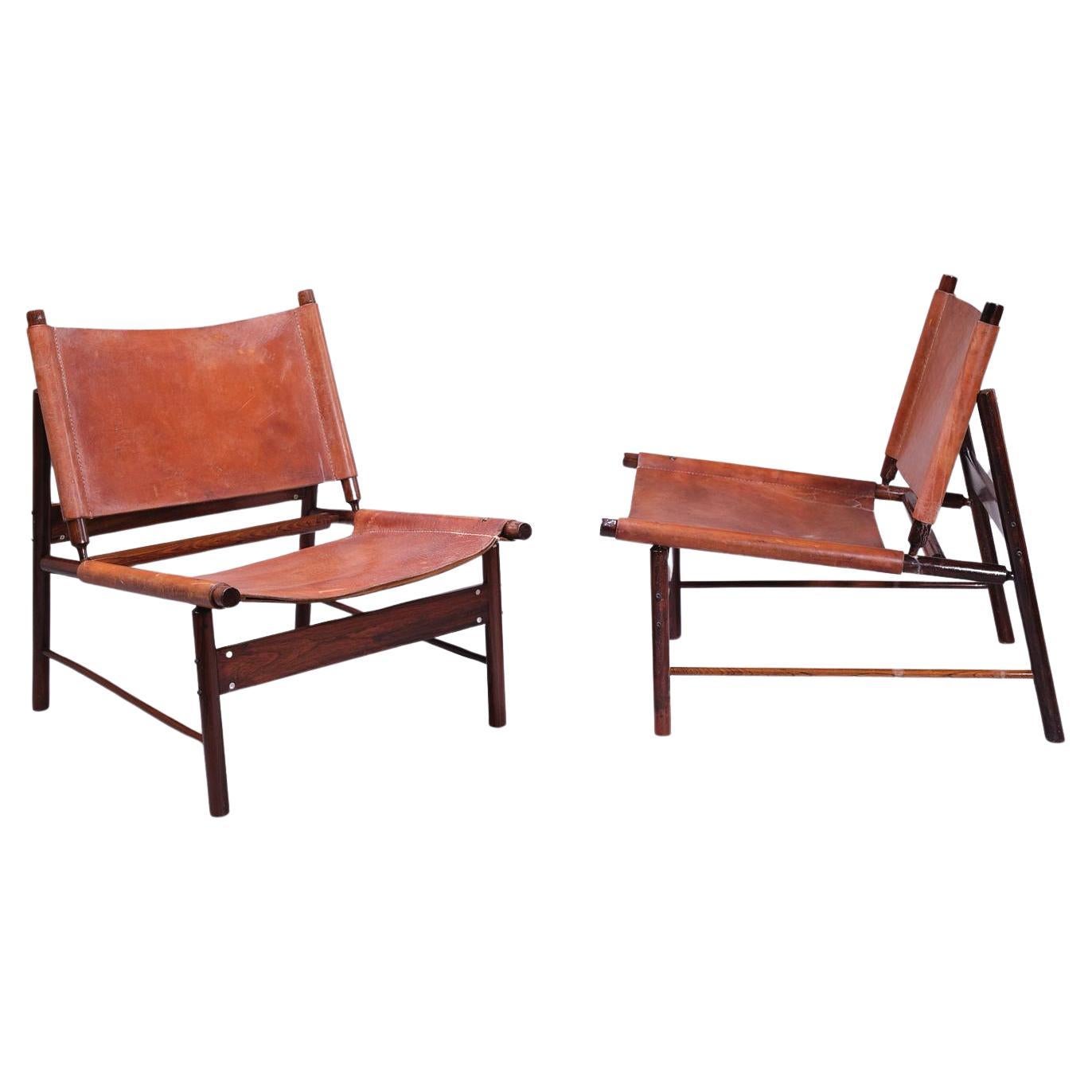 Jorge Zalszupin coppia di Jockey Lounge Chair in pelle originale patinata in vendita