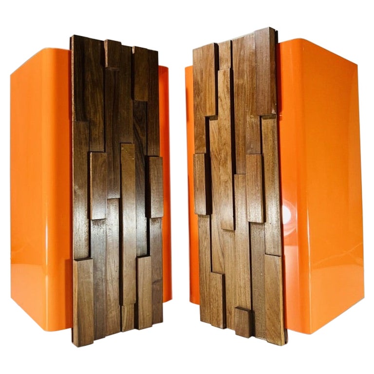 Jorge Zalszupin pair of table lamps in Jacaranda and acrylic circa 1960 For Sale