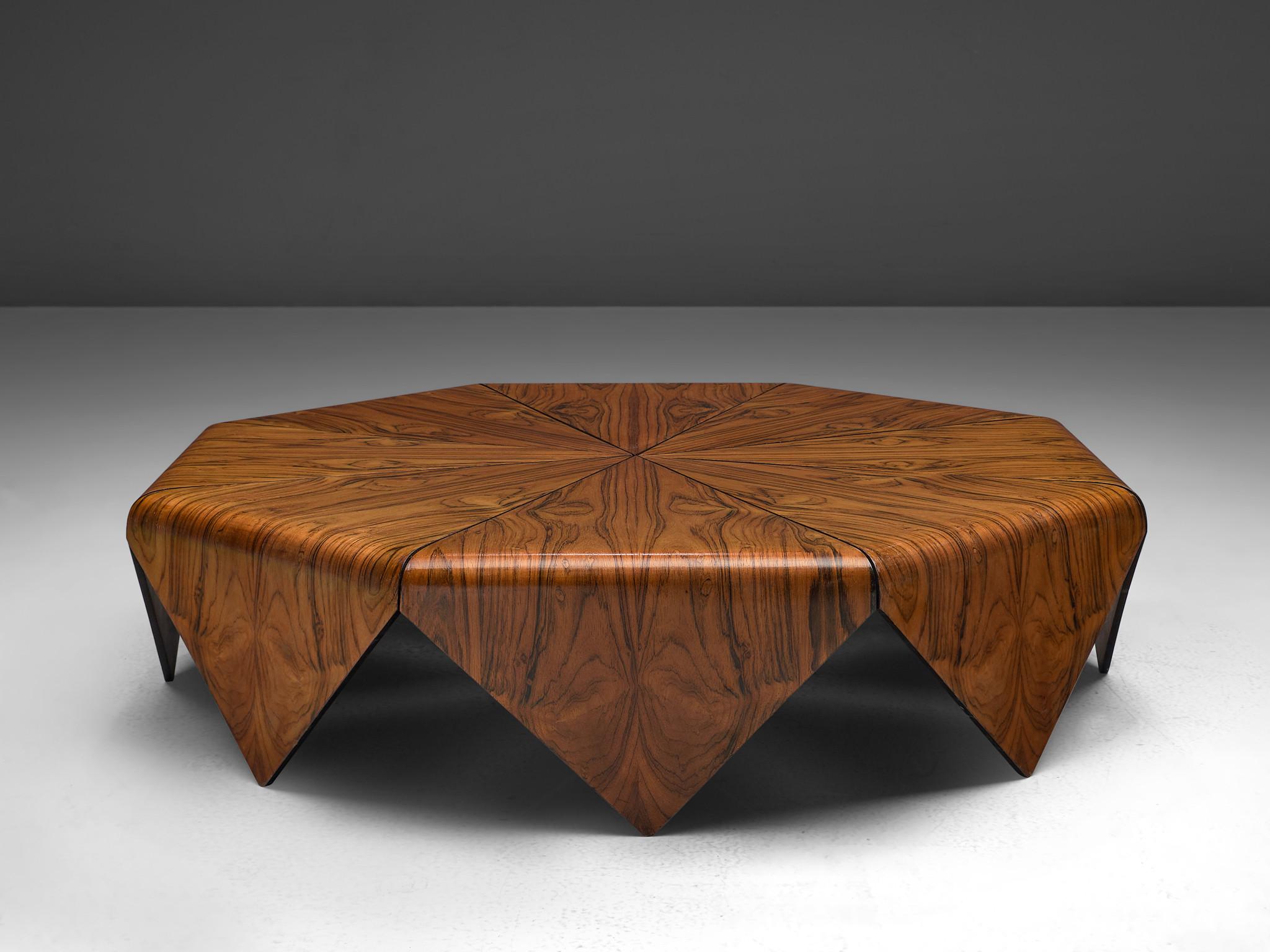 Jorge Zalszupin for L'Atelier, coffee table, Jacaranda rosewood, Brazil, 1960s. 

The 'Pétalas' coffee table is a design by Jorge Zalszupin, inspired by a folded paper structure of origami. The rosewood coffee table consists of eight