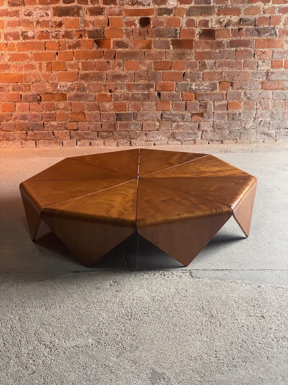 Jorge Zalszupin petalas Imbuia coffee table by L' Atelier, circa 1960.

Stunning Jorge Zalszupin ‘Petalas' Brazilian Walnut Imbuia coffee table manufactured by L' Atelier circa 1960, the octagonal Petalas coffee table was inspired by the folded