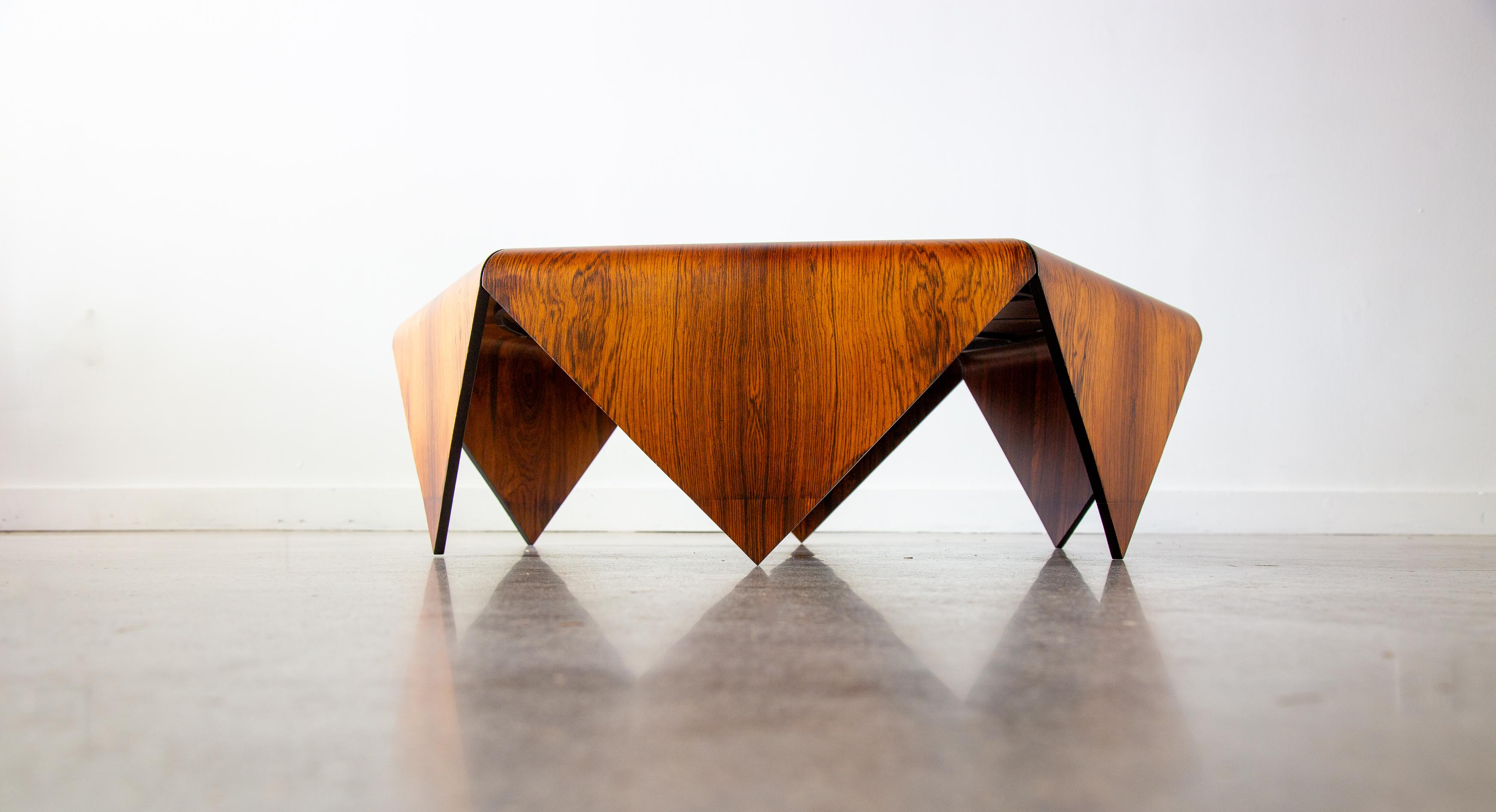 Fin du 20e siècle Table basse Petala d'origine Jorge Zalszupin, années 1970, moderne brésilienne en vente