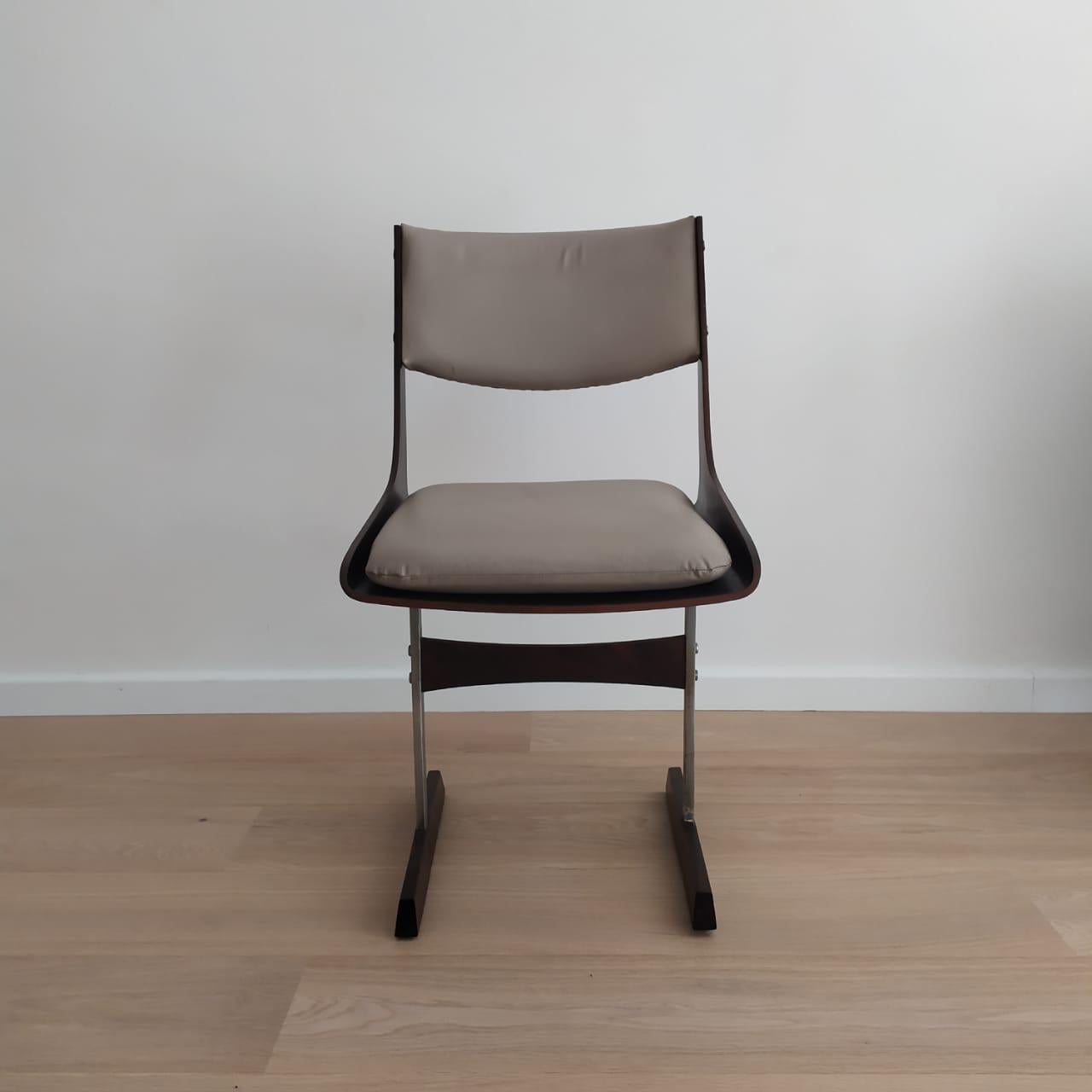 Mid-Century Modern Jorge Zalszupin Set of 8 Dining chairs For Sale