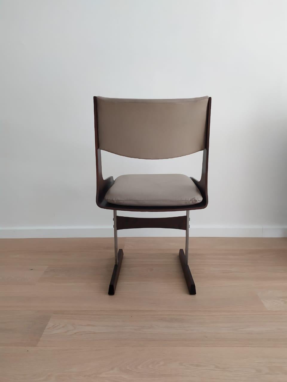 Brazilian Jorge Zalszupin Set of 8 Dining chairs For Sale