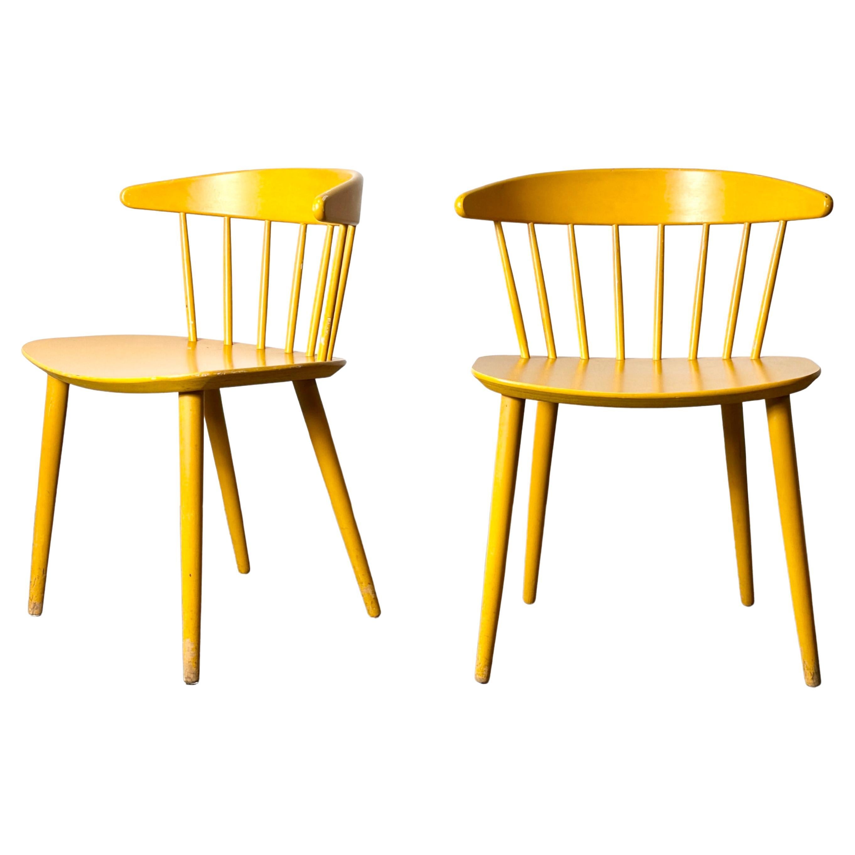 Jorgen Baekmark Paire de chaises à dossier en fuseau jaune Danemark années 1960 