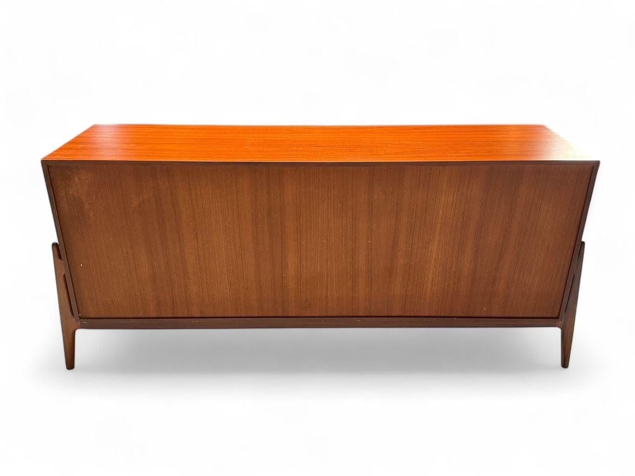 Jorgen Clausen, Danish Mid-Century Modern, Sculptural Dresser, Teak, 1960s For Sale 9