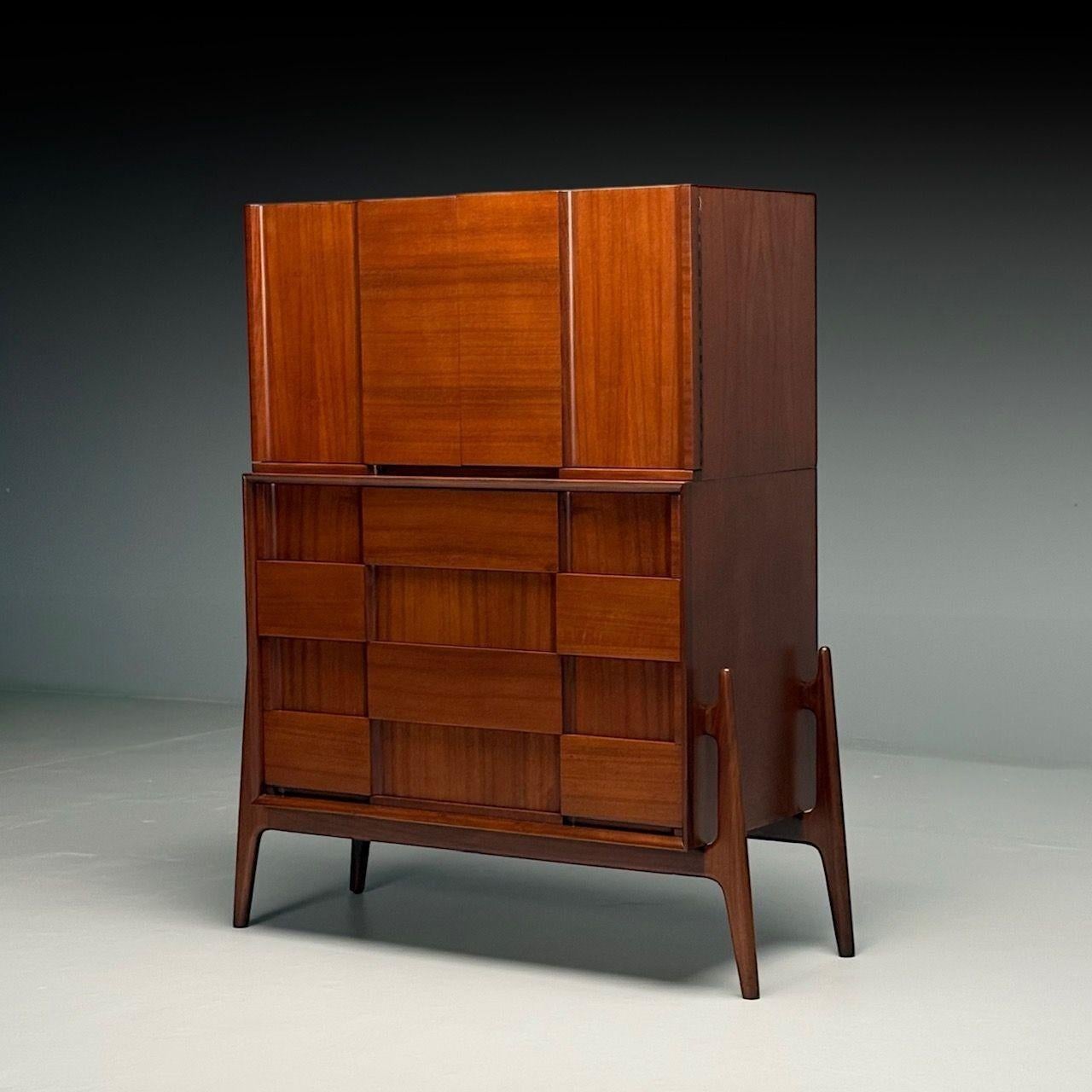 Jorgen Clausen, stile Edmond Spence, danese metà secolo moderno, cassettone scultoreo, teak, Danimarca, anni '60

Questo comò scultoreo di Jørgen Clausen per Brande Møbelfabrik riflette il design moderno scandinavo della metà del secolo scorso, con