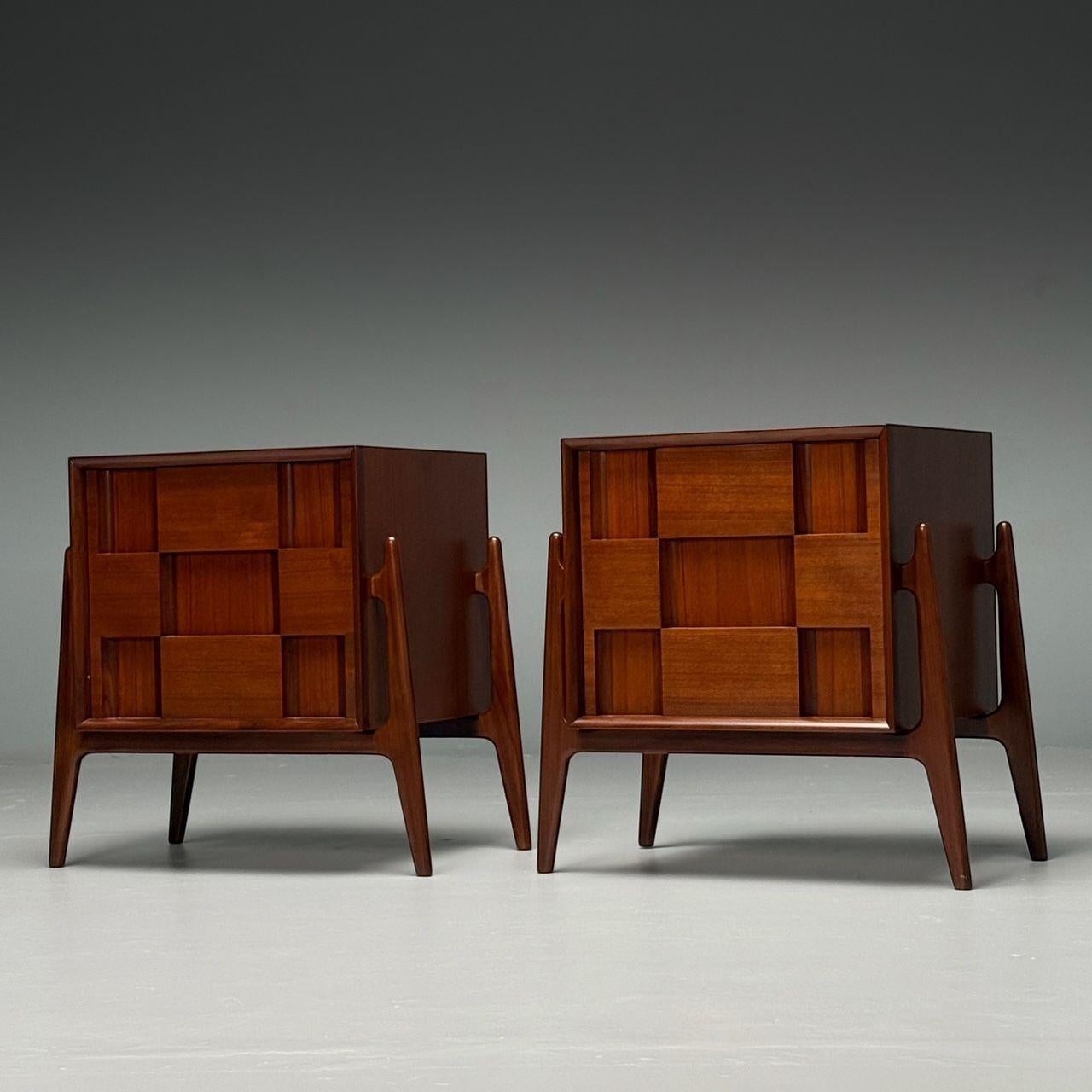 Jorgen Clausen, Dänische Mid-Century-Modern-Skulpturen-Nachttische, Teakholz, 1960er Jahre im Zustand „Gut“ im Angebot in Manhasset, NY