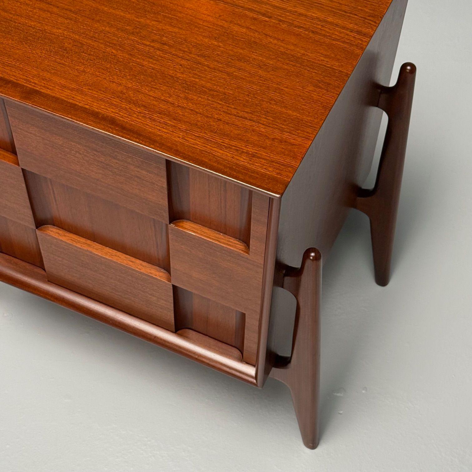 Jorgen Clausen, Dänische Mid-Century-Modern-Skulpturen-Nachttische, Teakholz, 1960er Jahre (Mitte des 20. Jahrhunderts) im Angebot