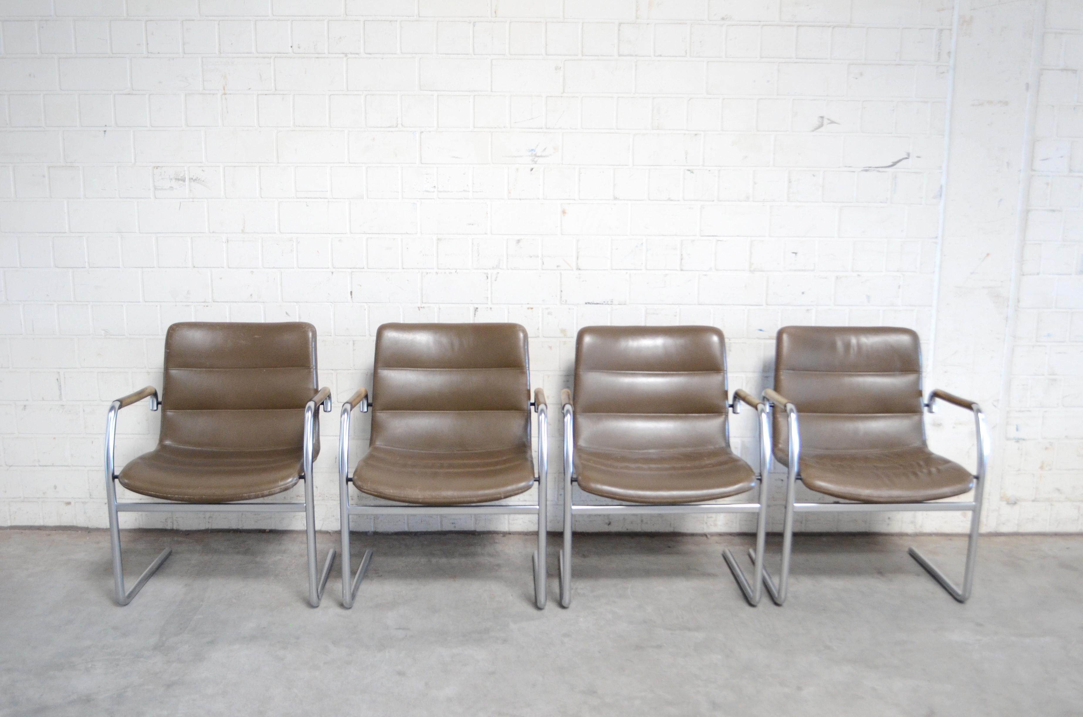 This set of four cantilever chairs was designed by Jorgen Kastholm for Kusch+Co.
The pieces comprise matte-chromed tubular steel bases and brown / olive leather upholstery along with patinated armrests.
Height seating comfort.
It can be used in