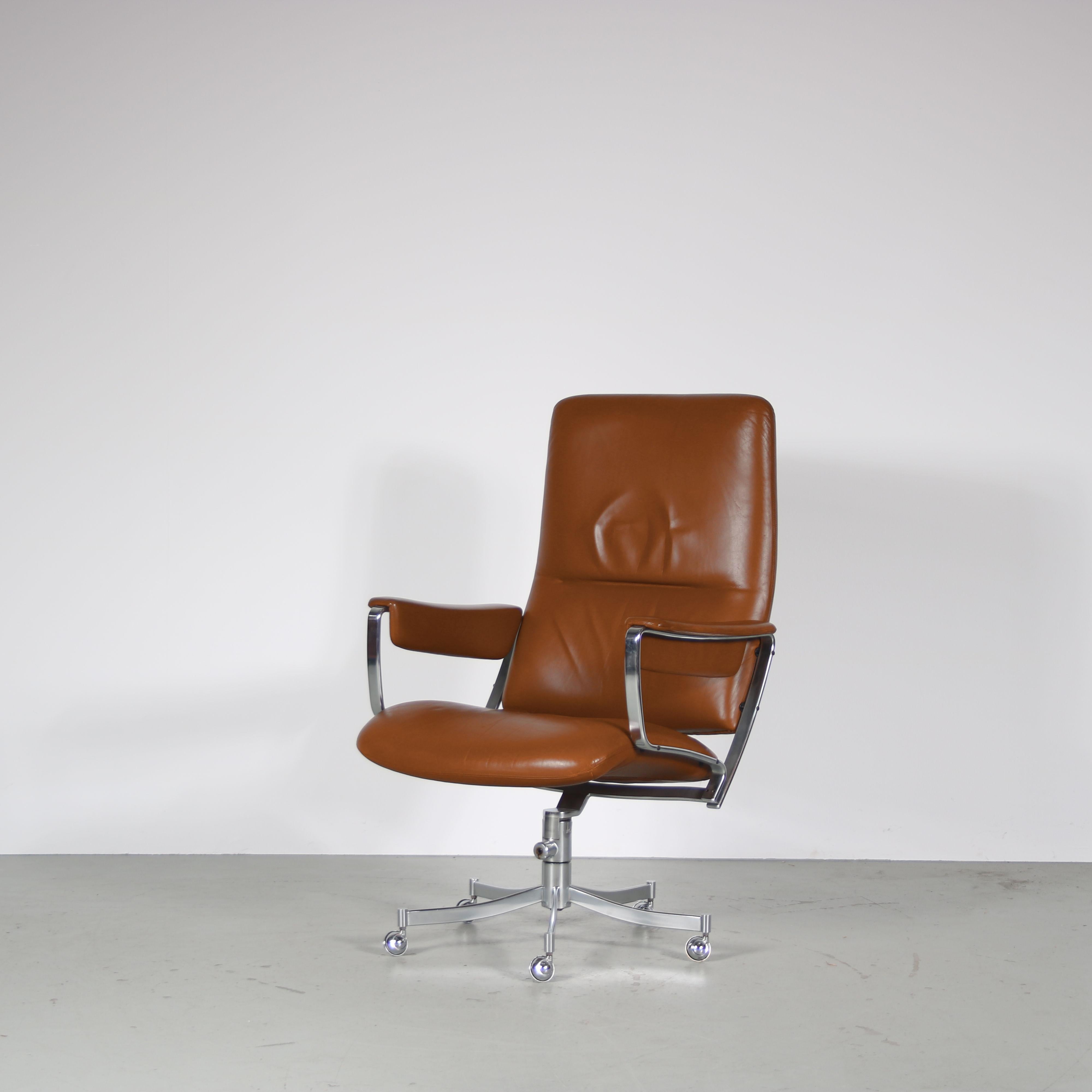 

A fantastic desk chair designed by Jorgen Kastholm and manufactured by Kill International in Germany during the 1970s.

This elegant and impressive chair, model “JK760”, has a chrome plated metal base that provides a wonderful yet elegant modern