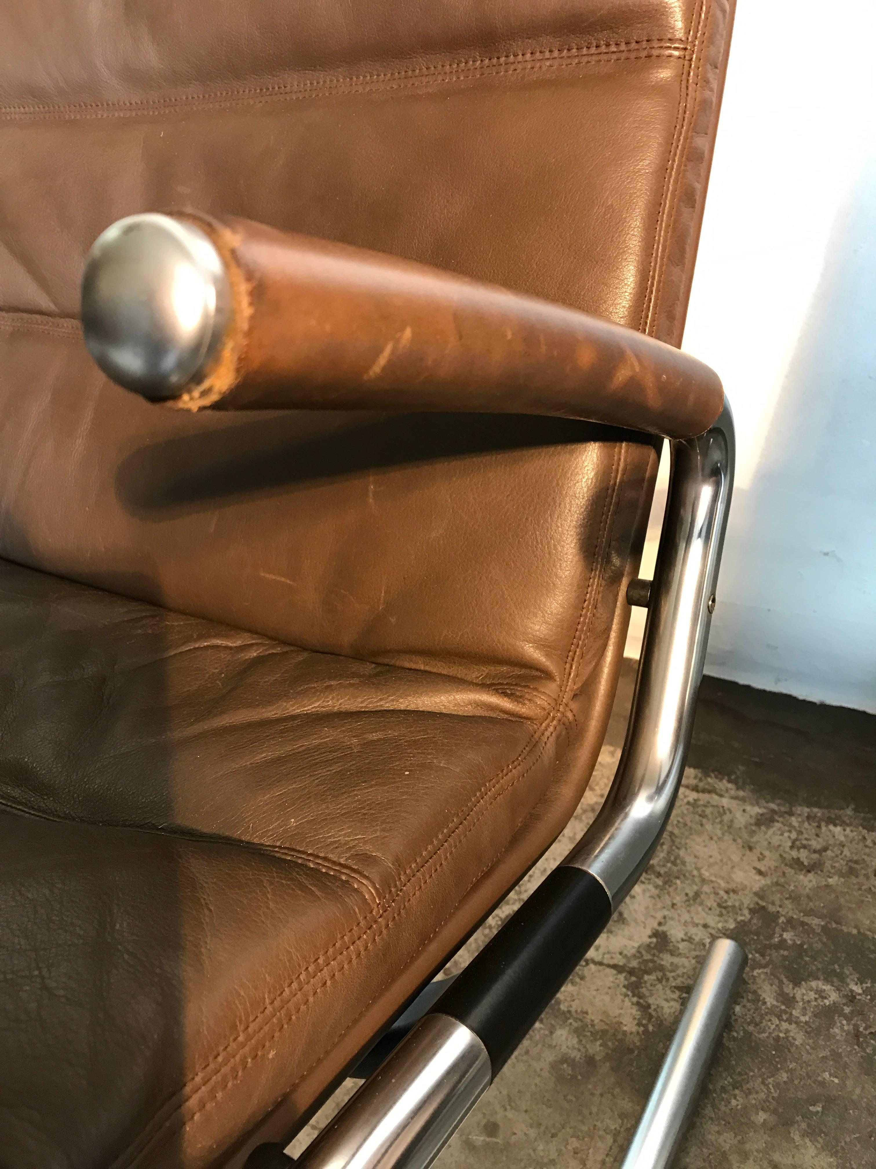 A set of two lounge chairs designed by Jorgen Kastholm. Manufactured by Kusch & Co., Germany.
They date back to the 1960s.
Brown leather on tubular brushed steel legs, armrests also upholstered.
Comfortable free floating club chairs typically