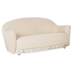 Sofá Loveseat Jorgen al estilo de los años 30 hecho a mano en Portugal by Greenapple