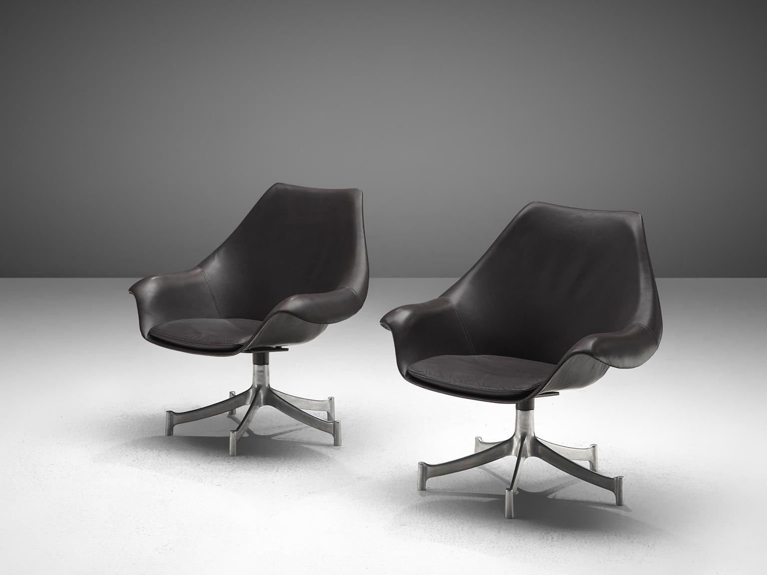 Set of two office chairs, model 932, designed by Jørgen Lund & Ole Larsen for Bo-Ex, Denmark, 1965-1966. 

These chairs are designed by Jørgen Lund & Ole Larsen and produced by Bo-Ex. The moulded shell of this swivel lounge chair is upholstered in