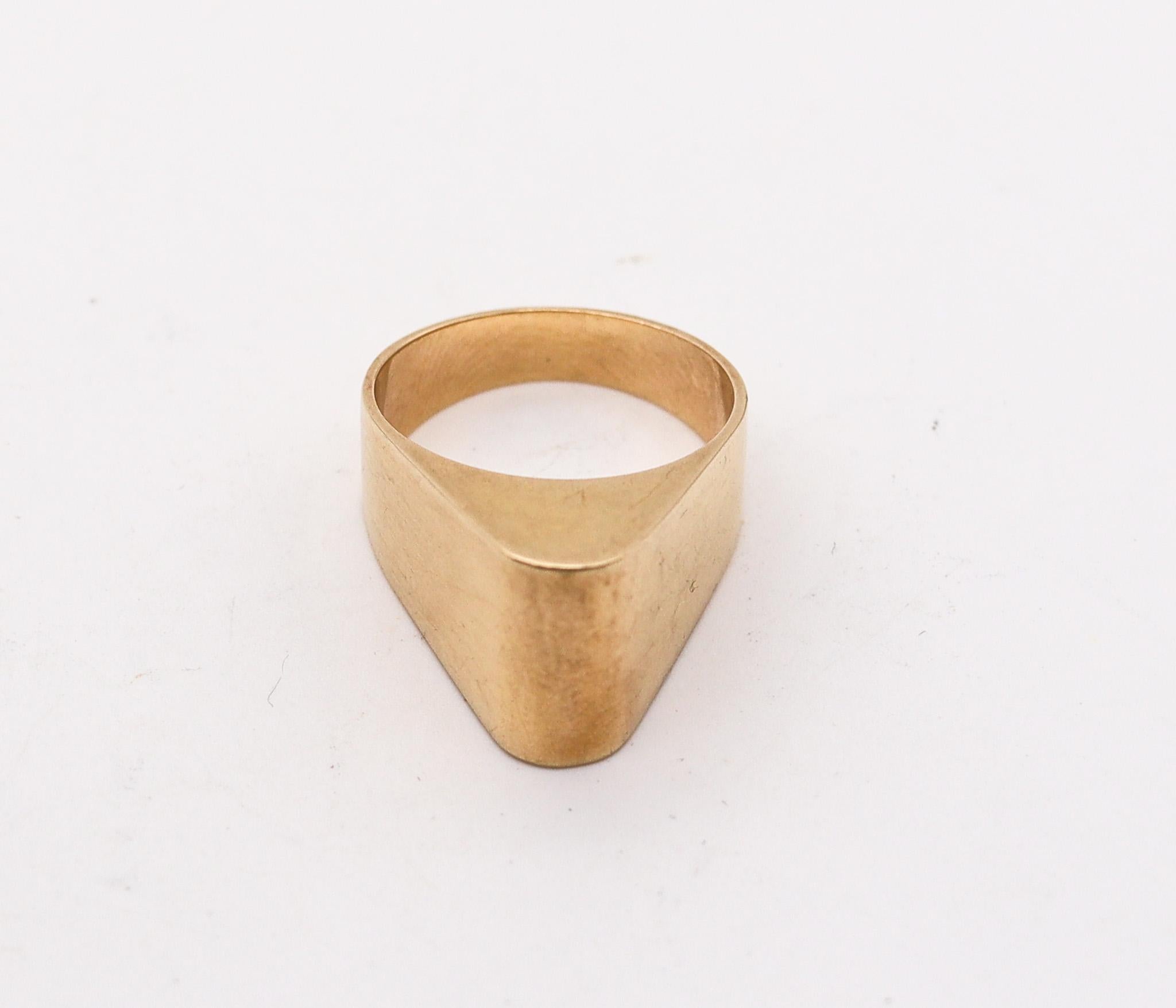 Modernist Jörgen Sandberg 1970 Denmark Aerodynamic Ring In Polished 14Kt Yellow Gold For Sale