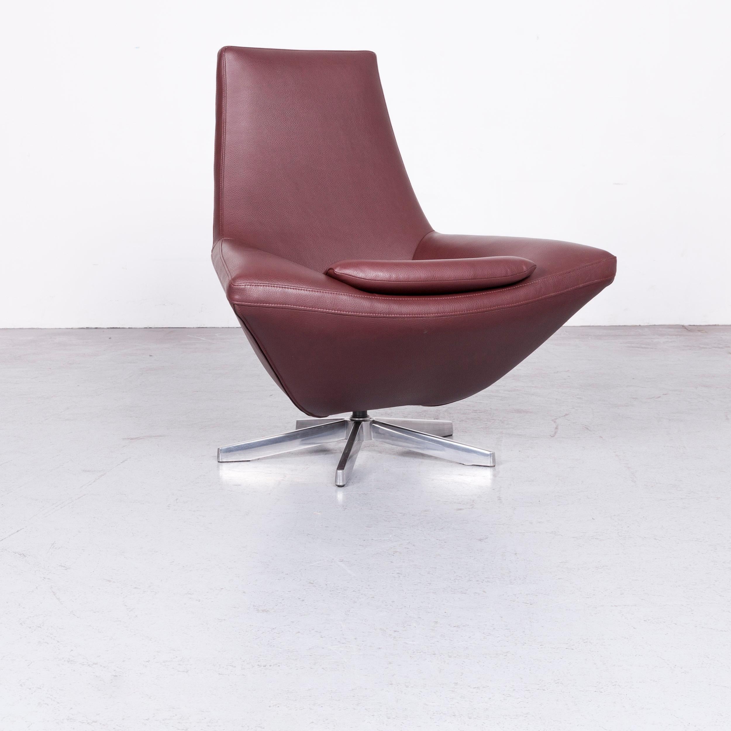 We bring to you a JORI designer leatherette armchair set one-seat Bordeaux revolving chair.














