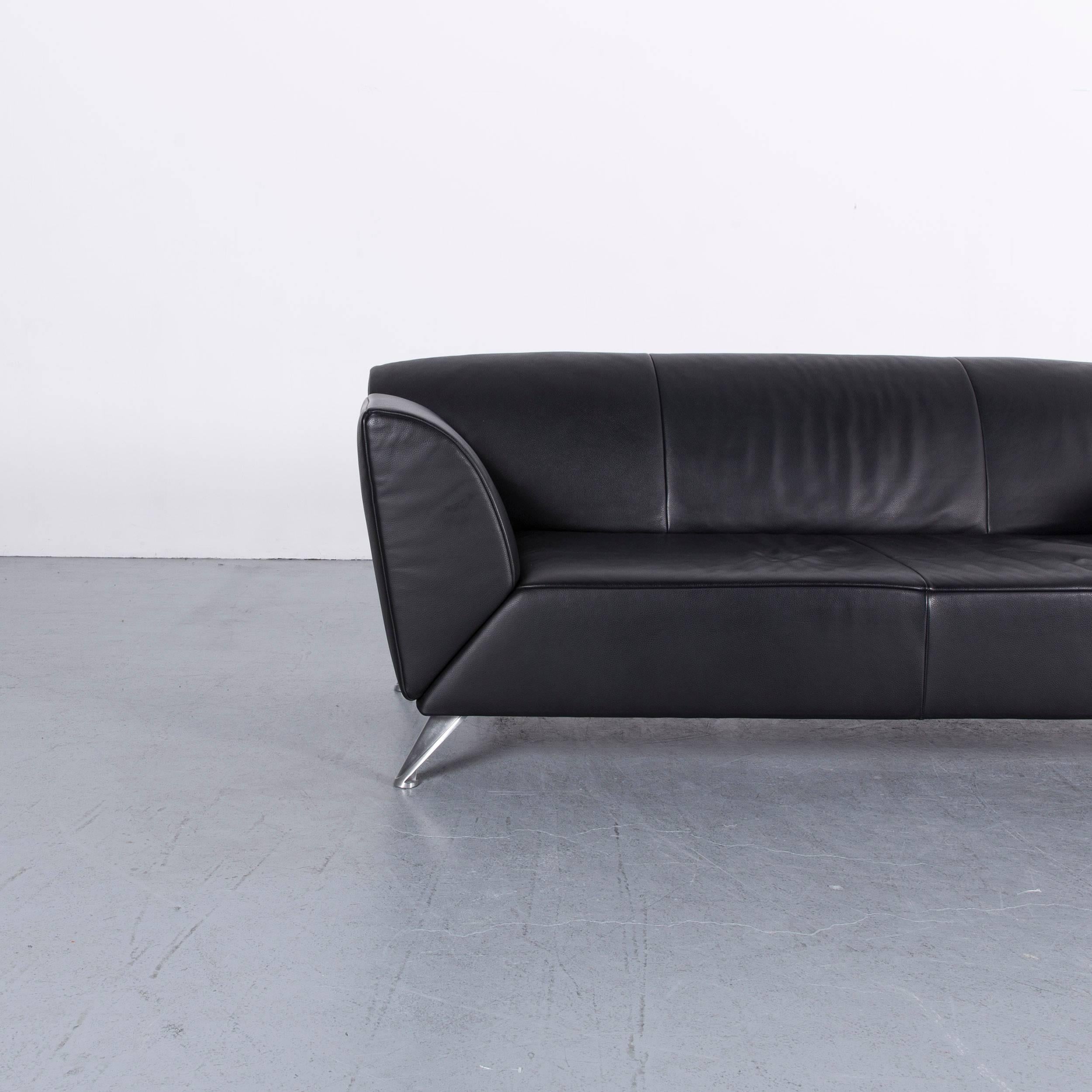 We bring to you an Jori JR 9700 leather sofa black three-seat couch.