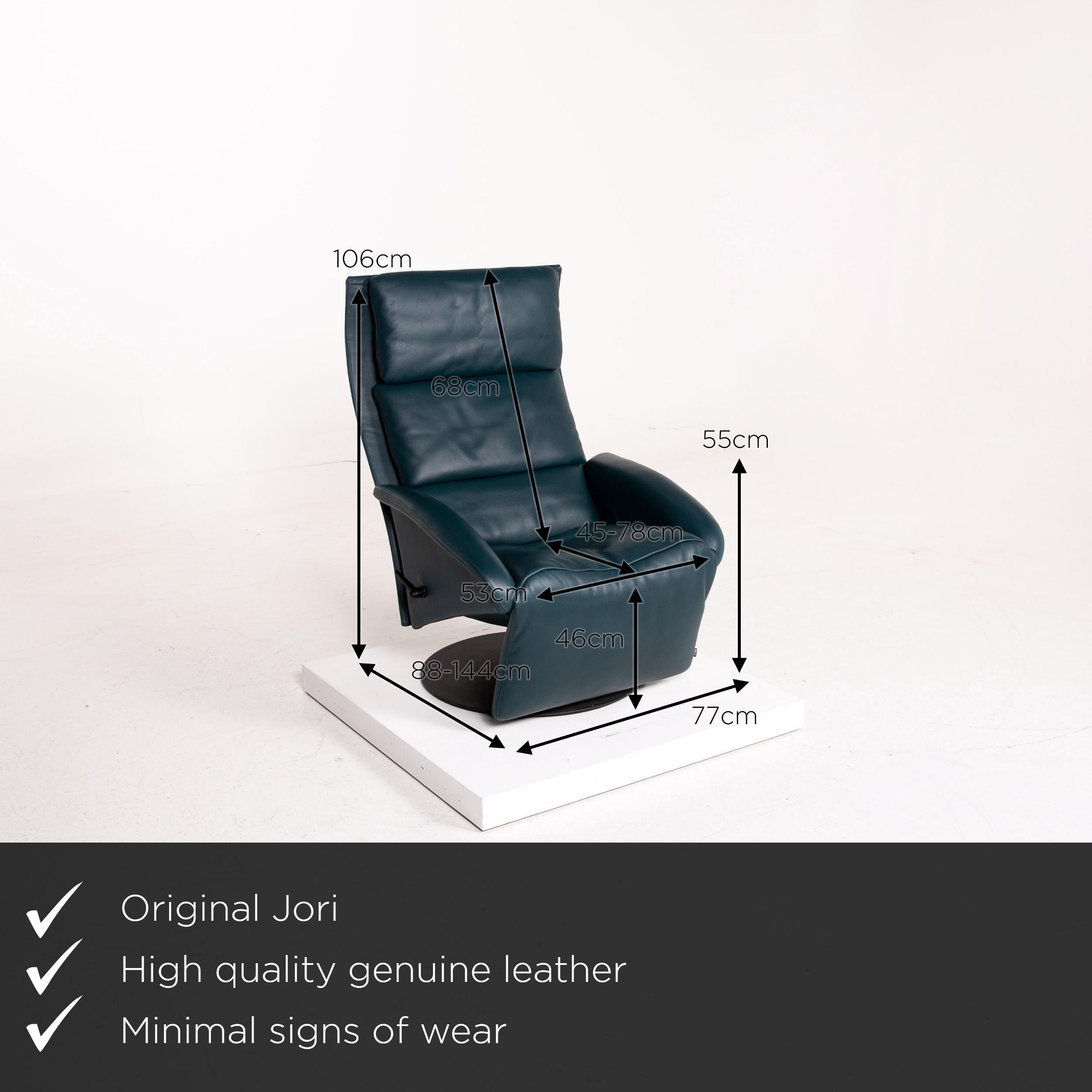 We present to you a JORI leather armchair petrol blue green relax chair function relax function.


 Product measurements in centimeters:
 

Depth 88
Width 77
Height 106
Seat height 46
Rest height 55
Seat depth 45
Seat width 53
Back