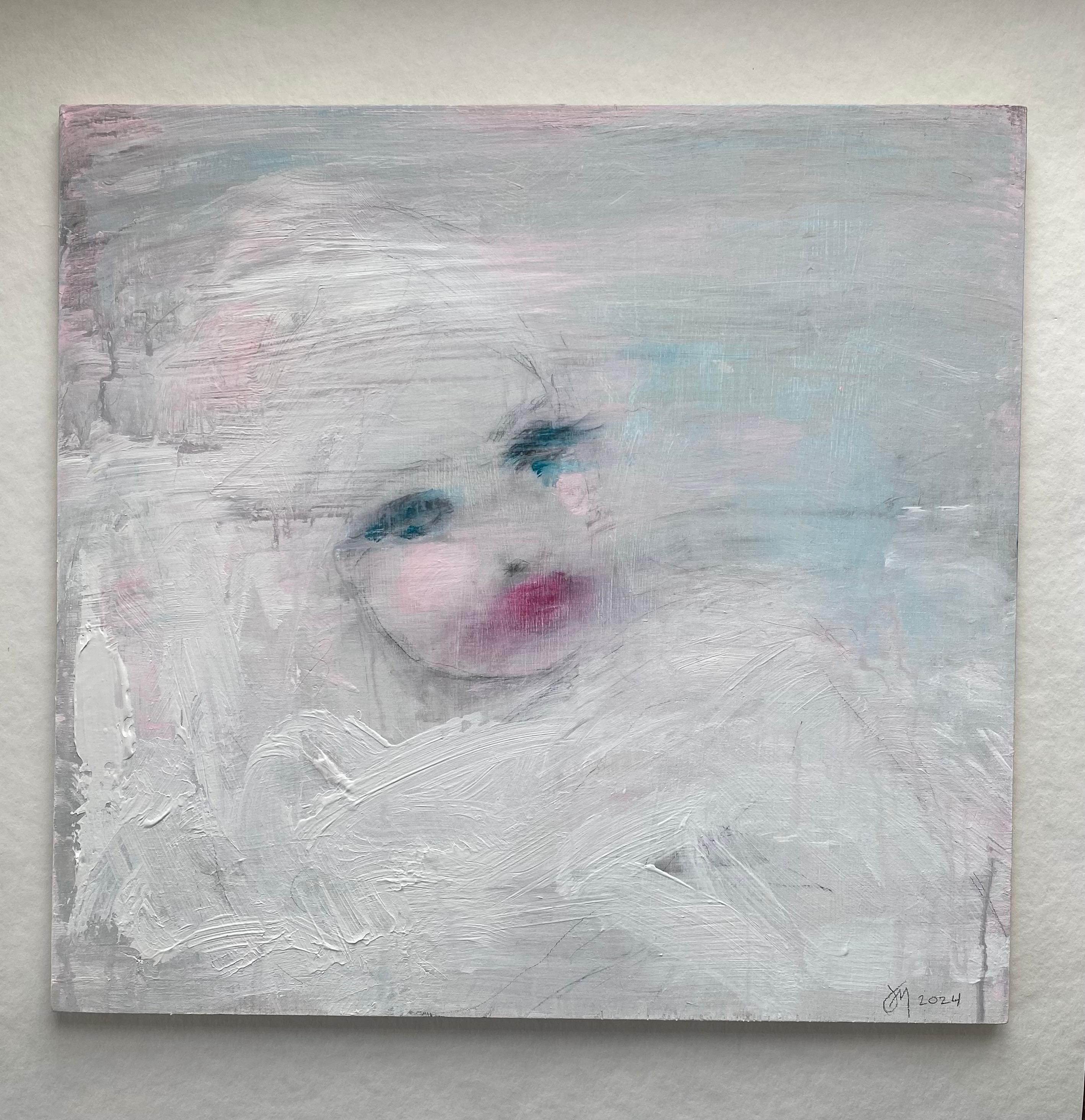 Poetisches Gemälde, das das verschwommene Porträt einer Frau zeigt. Pastellblaue, graue, rosafarbene und weiße Töne füllen die Komposition mit einer ätherischen Mischung aus Farben. Die Augen und Lippen der Frau leuchten in einem kräftigeren Rosa
