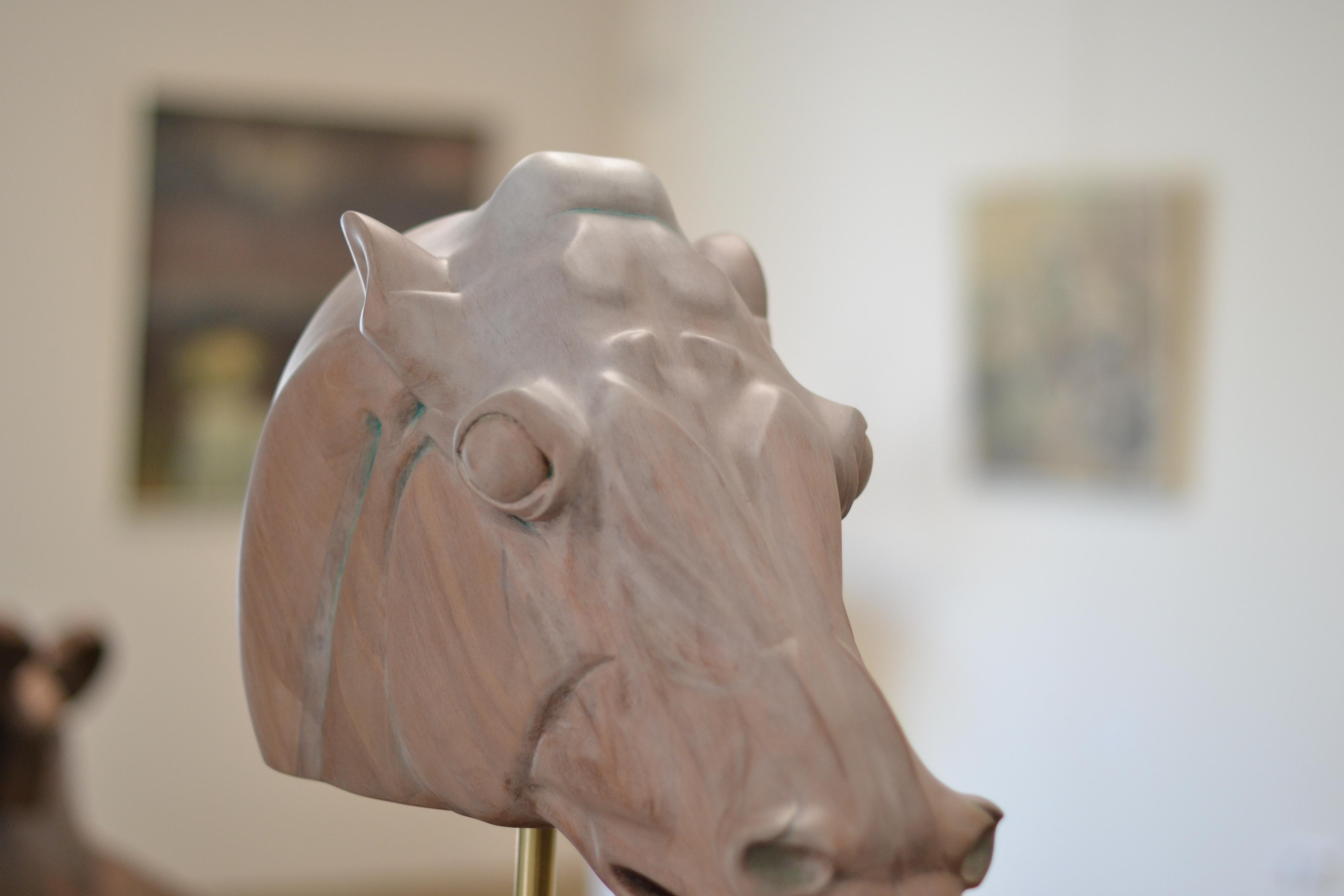Testa di cavallo di Selene - Jos de Wit, scultura in legno contemporanea del XXI secolo in vendita 3