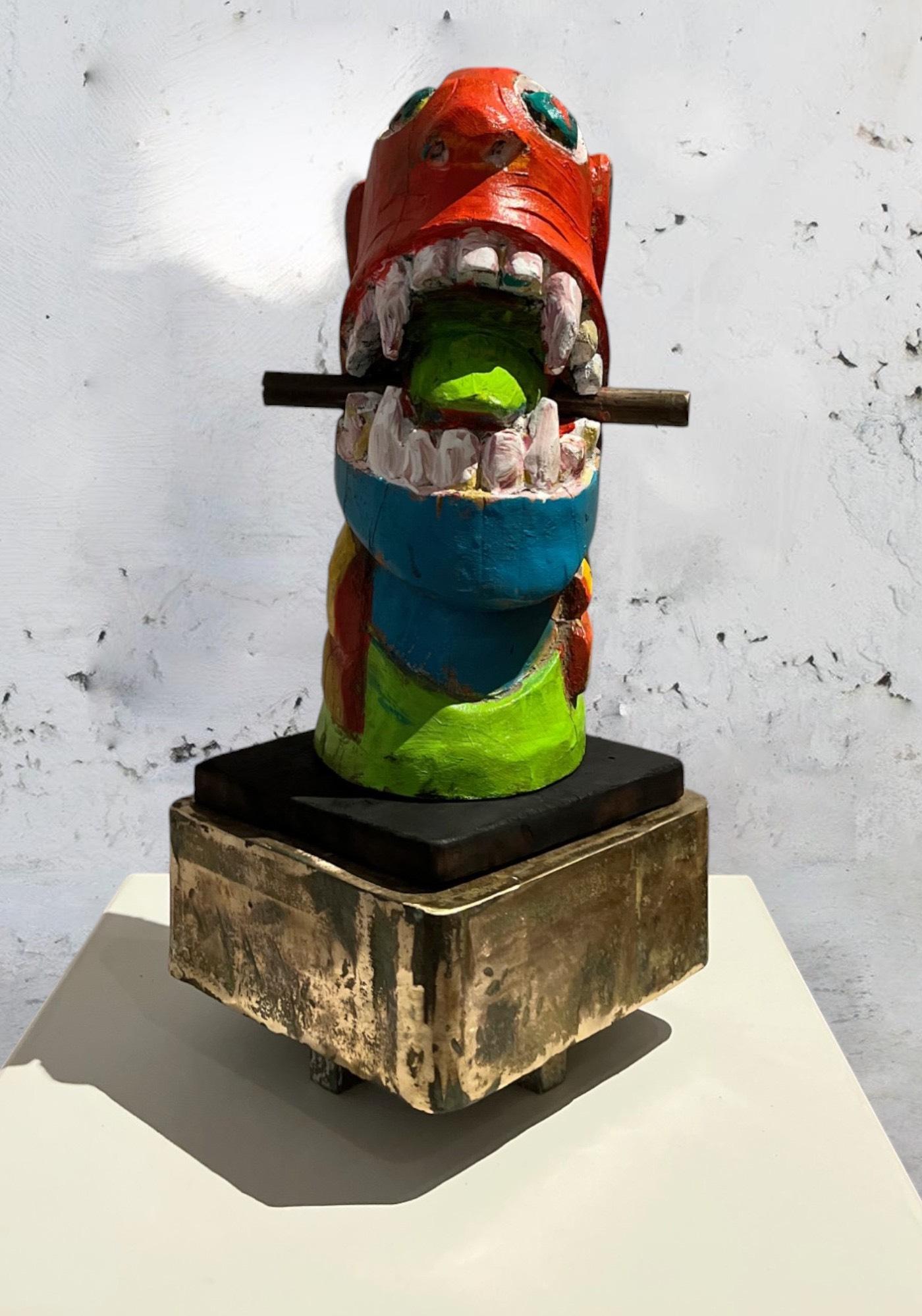 Apropriaçao frei de carranca, Figurative Bildhauerei. Skulpturen aus der Serie Skulpturen – Sculpture von José Ignacio Suarez Solis