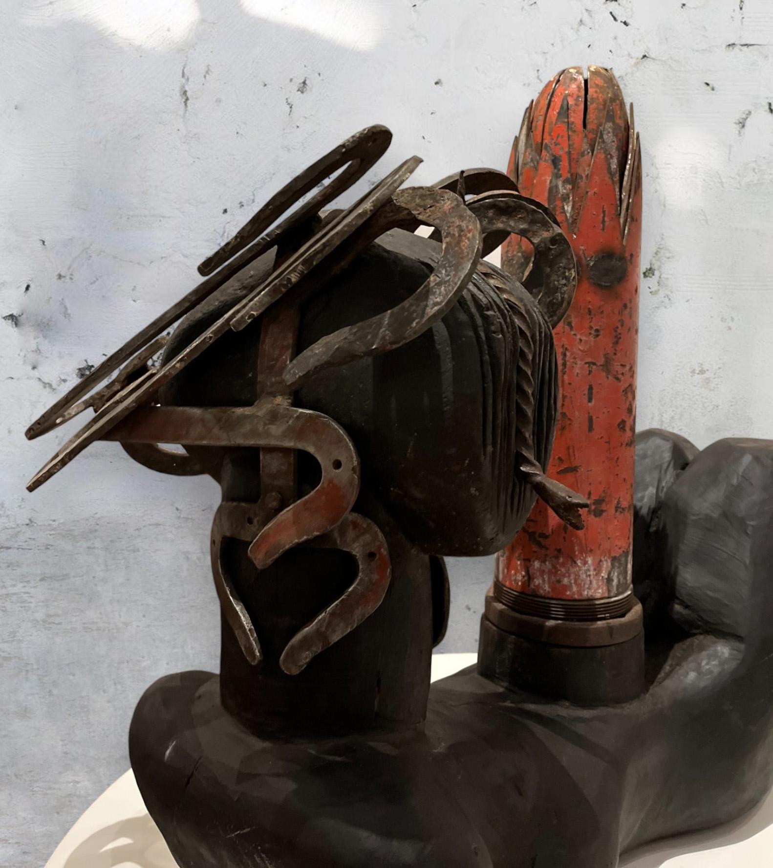 ORÍ GUERREIRA NA LUZ II, Sculpture figurative. Sculptures de la série - Marron Figurative Sculpture par José Ignacio Suarez Solis