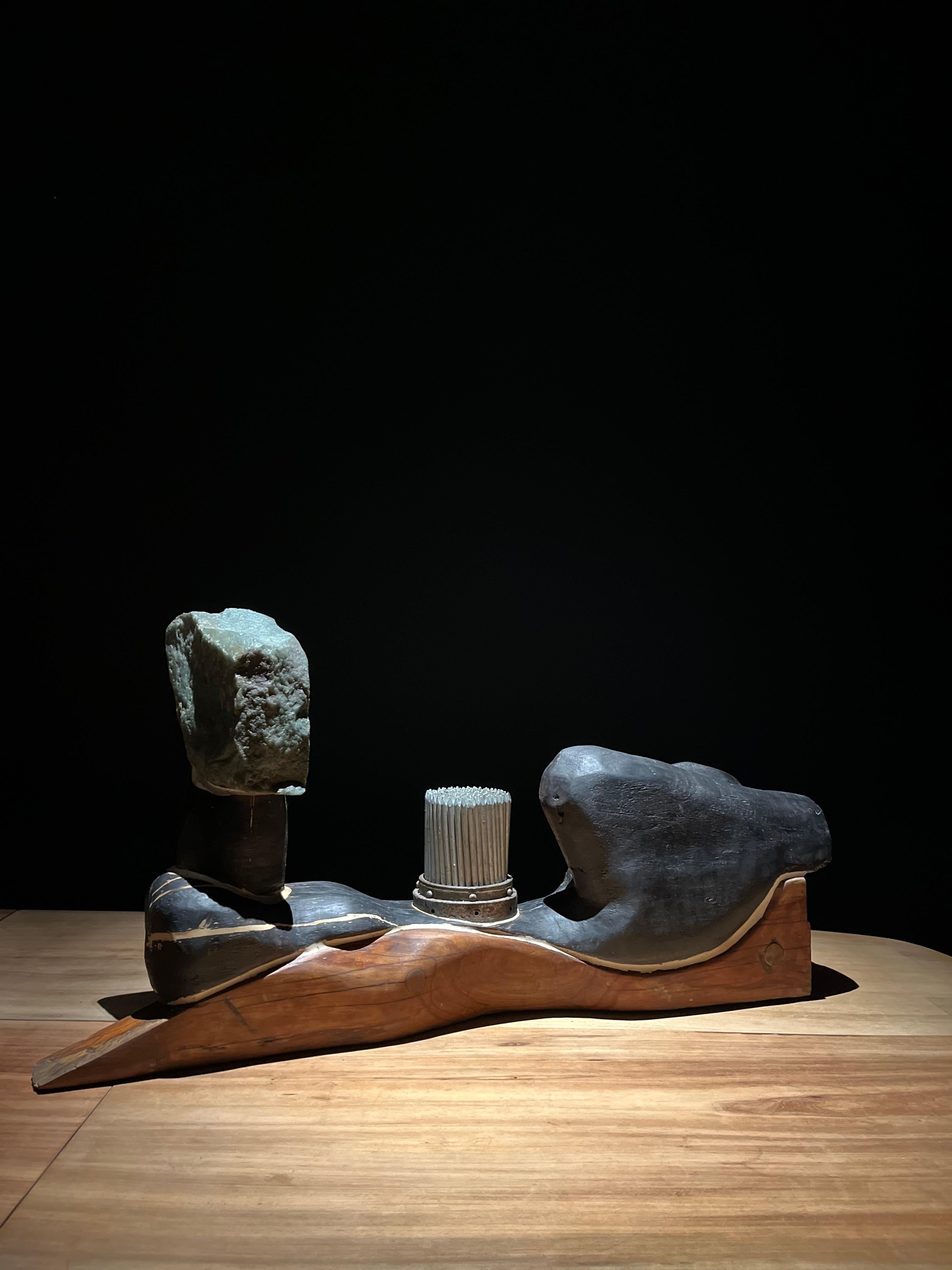 Ori Guerreira na luz III, Figurative Skulptur. Skulpturen aus der Serie Skulpturen – Sculpture von José Ignacio Suarez Solis