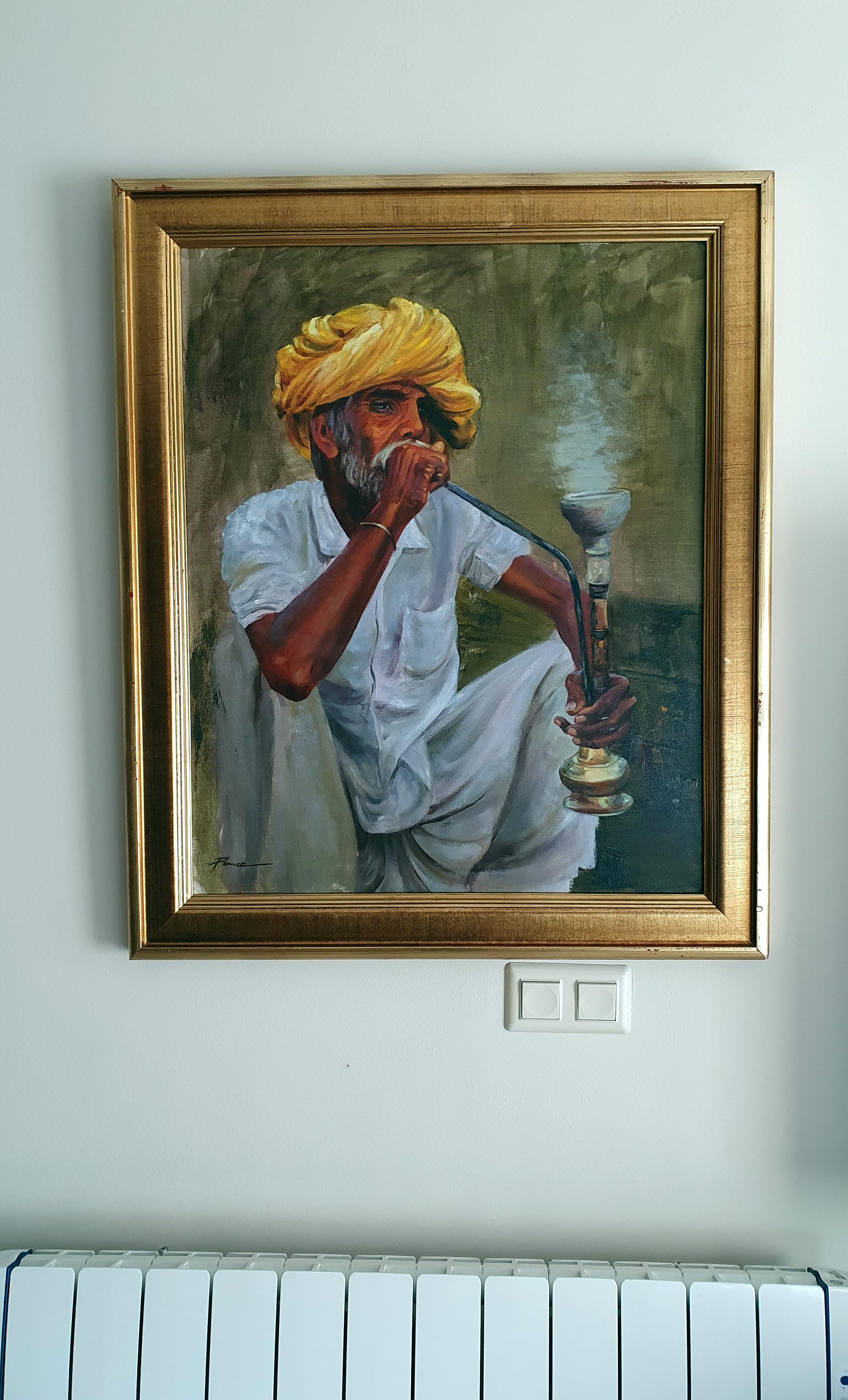 Figurative work of a Hindu smoking