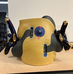 Zeitgenössische abstrakte keramische Skulptur, Gefäß, glasiertes Steinzeug, Goldglanz