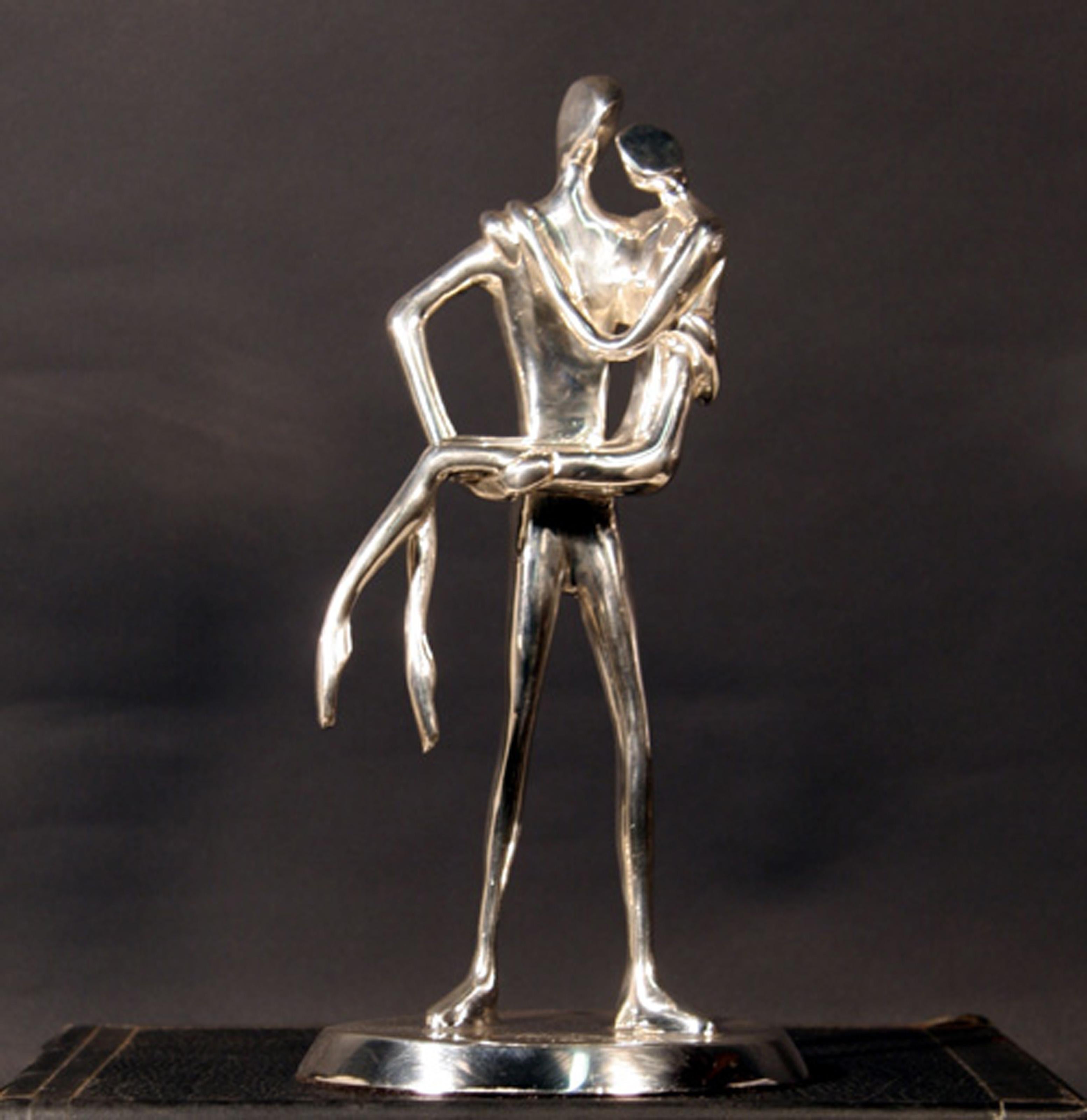 Noche de Boda (Silver), Scultura moderna in bronzo di Jose Almanzor