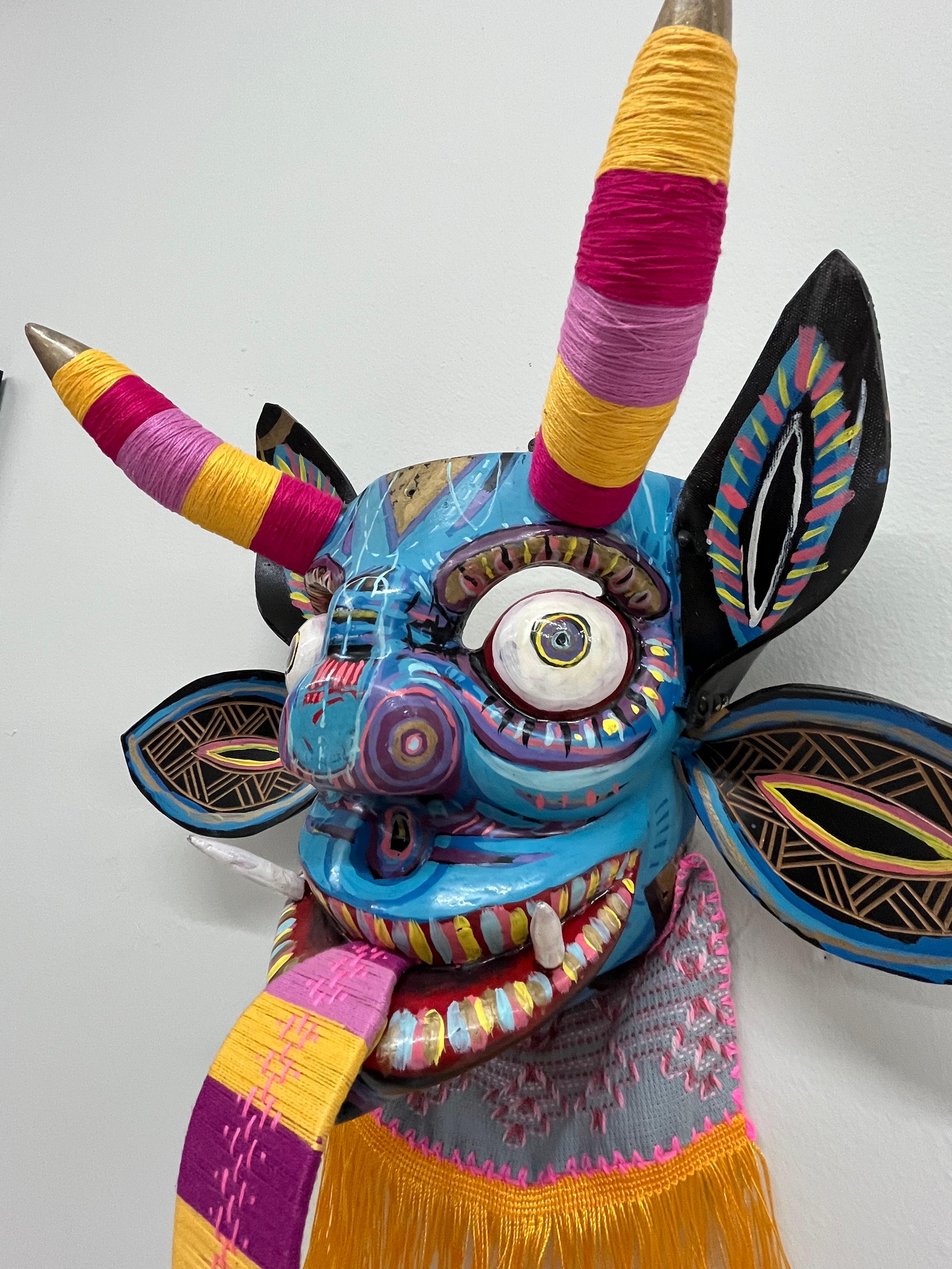 Máscara - Gris Figurative Sculpture par Jose Angel Pahuamba