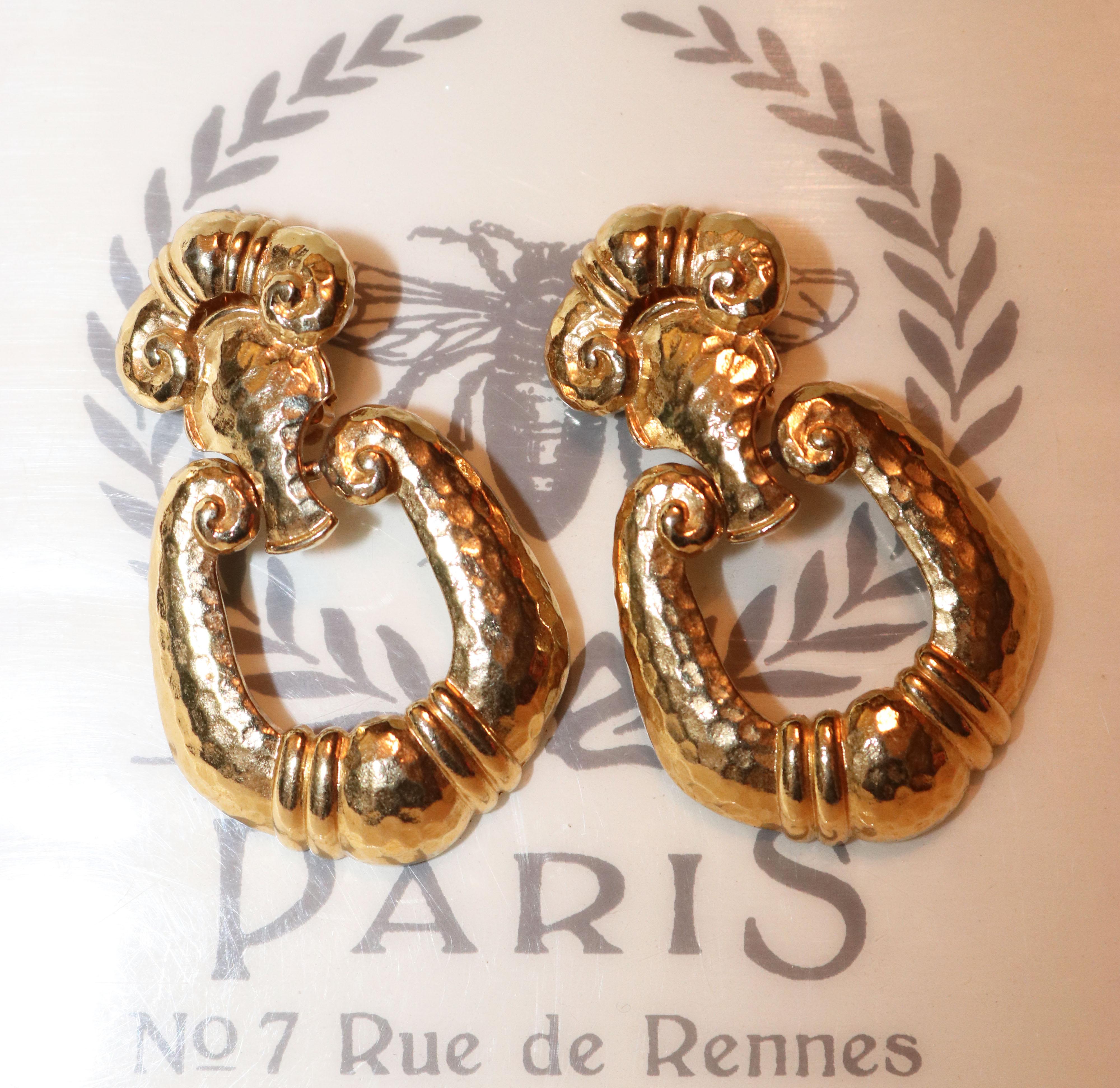 Jose Barrera Corinthian Runway Earrings In Good Condition For Sale In Mastic Beach, NY