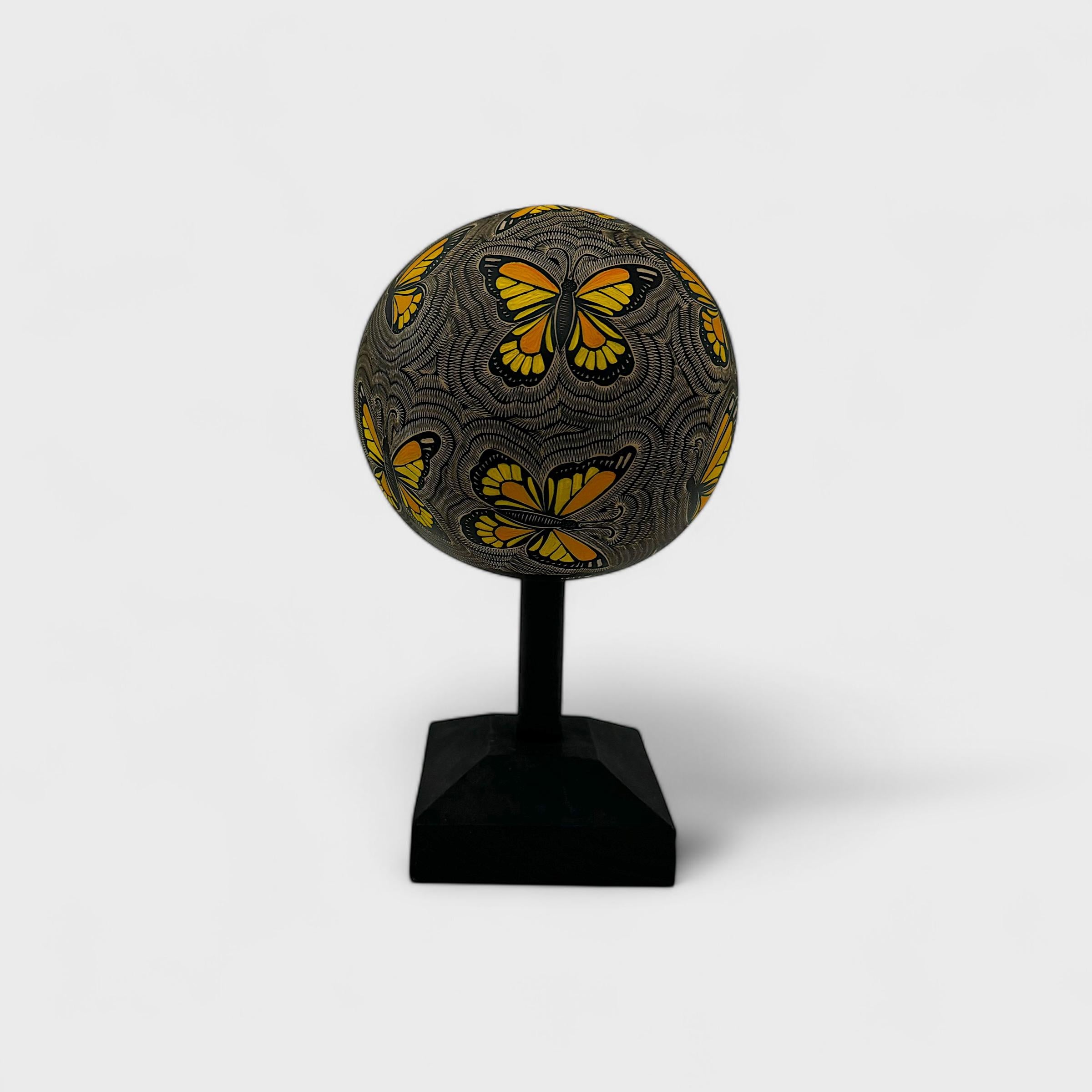 CARVED JICARA/GOURD 2022 COLLECTION. (BUTTERFLIES) - Sculpture by Jose Cruz Sanchez
