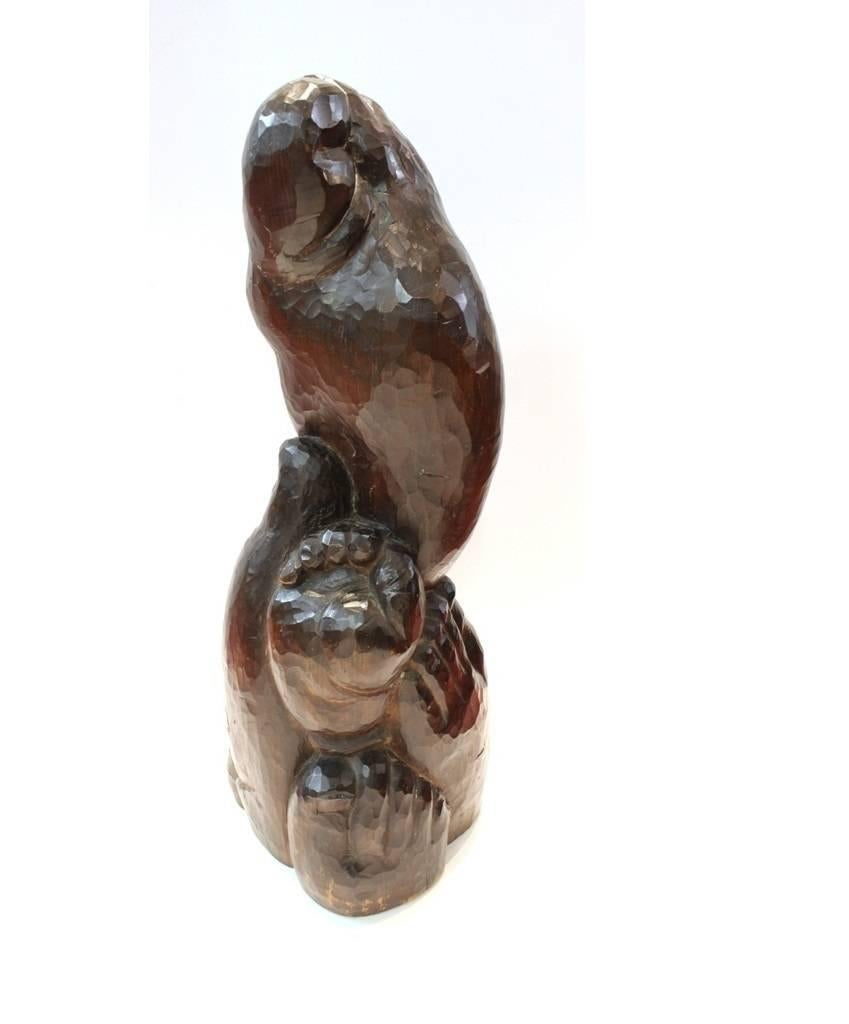 Une sculpture en bois sculpté de plusieurs pieds interconnectés, sculptée par l'artiste américain d'origine espagnole Jose de Creeft vers les années 1930-1940 dans le style de l'école mexicaine. Signé le long de la base : j de Creeft'.