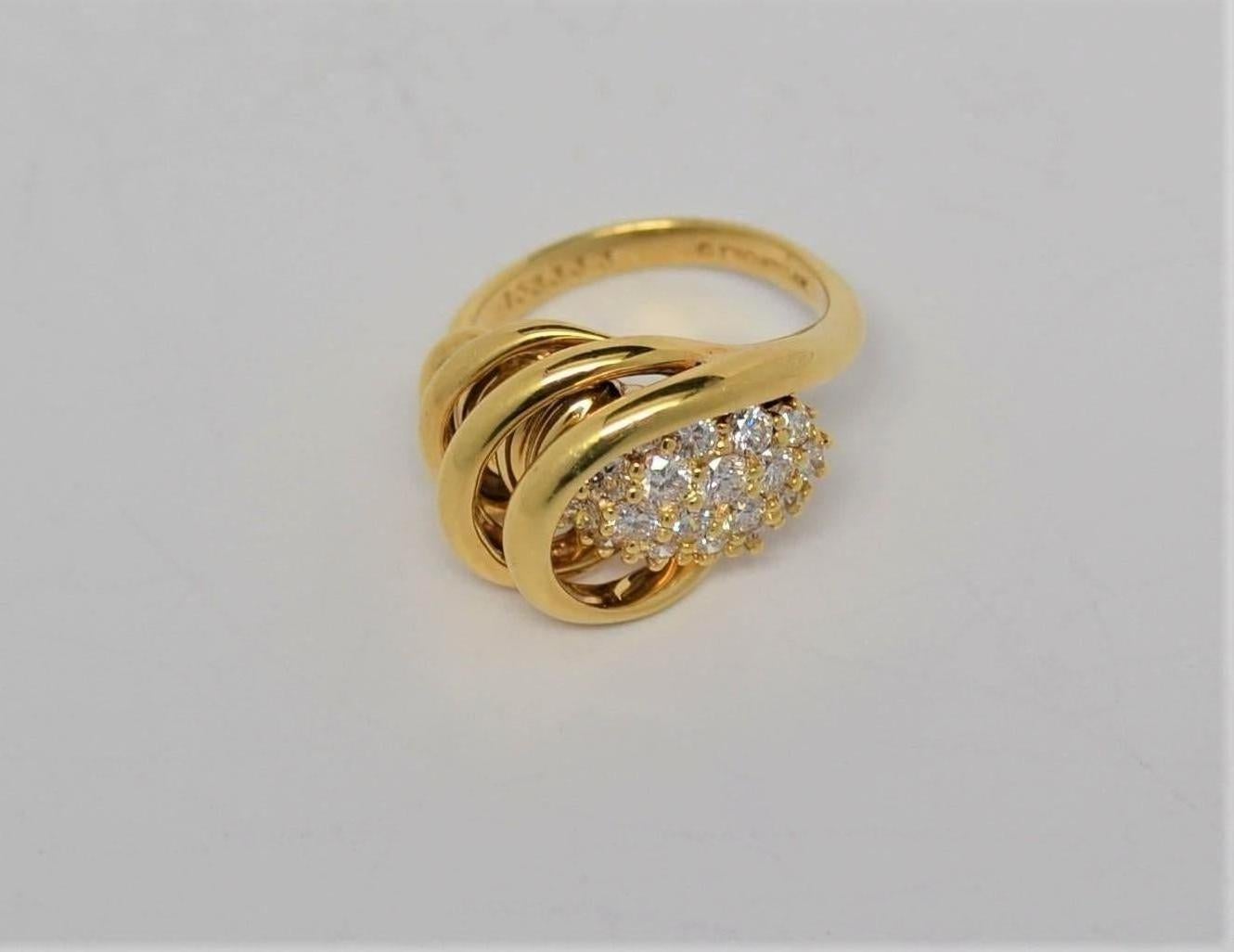 Jose Hess 14k Cluster Ring with Round Brilliant Cut Diamonds, 0.94 Carats For Sale 1