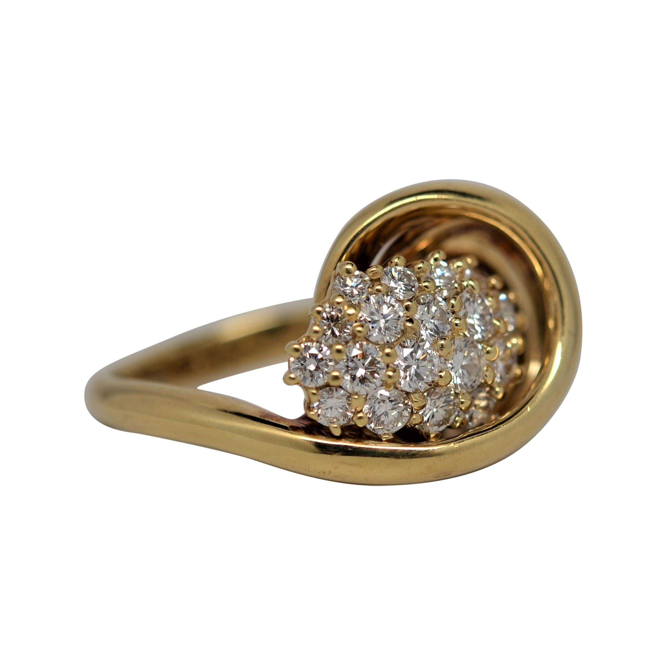 Jose Hess 14k Cluster Ring with Round Brilliant Cut Diamonds, 0.94 Carats For Sale
