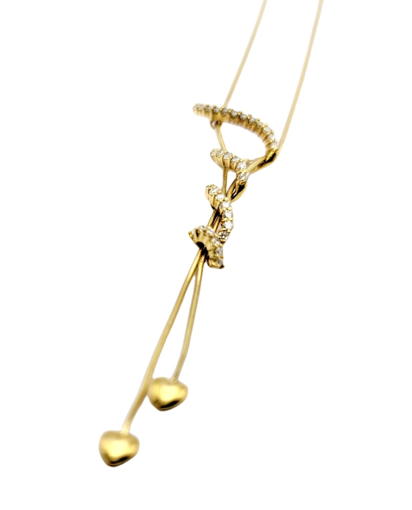 Jose Hess 18 Karat Gelbgold Tropfen-Halskette mit Herzen und Diamanten im Schnörkeln (Rundschliff) im Angebot
