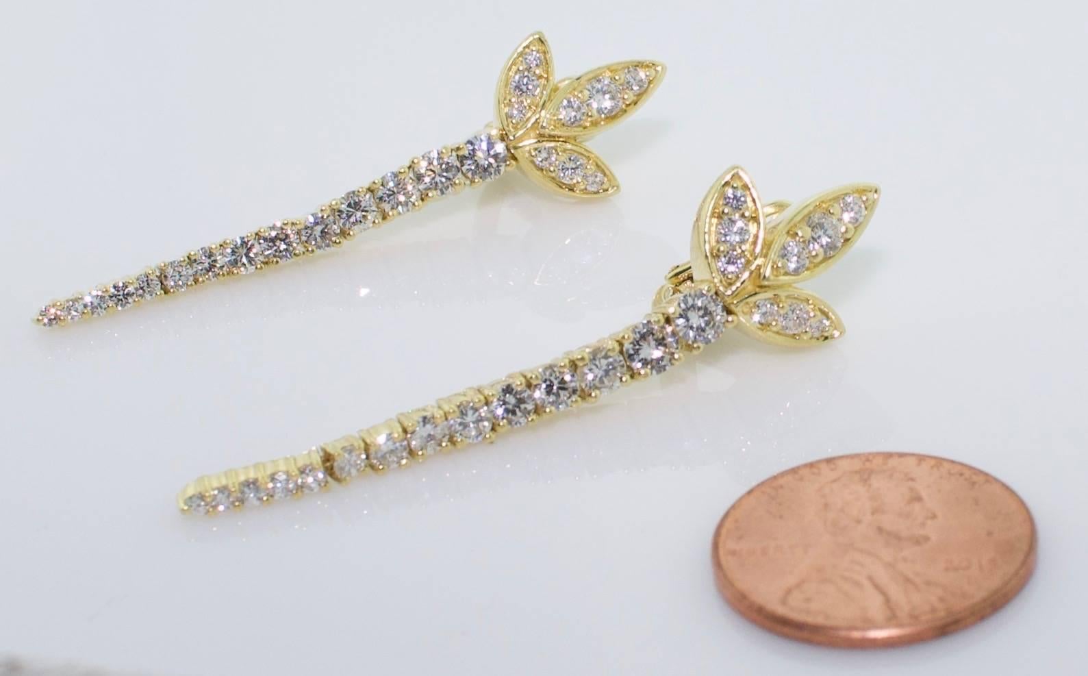 Round Cut Jose Hess 18 Karat Diamond Dangling Earrings in Yellow Gold