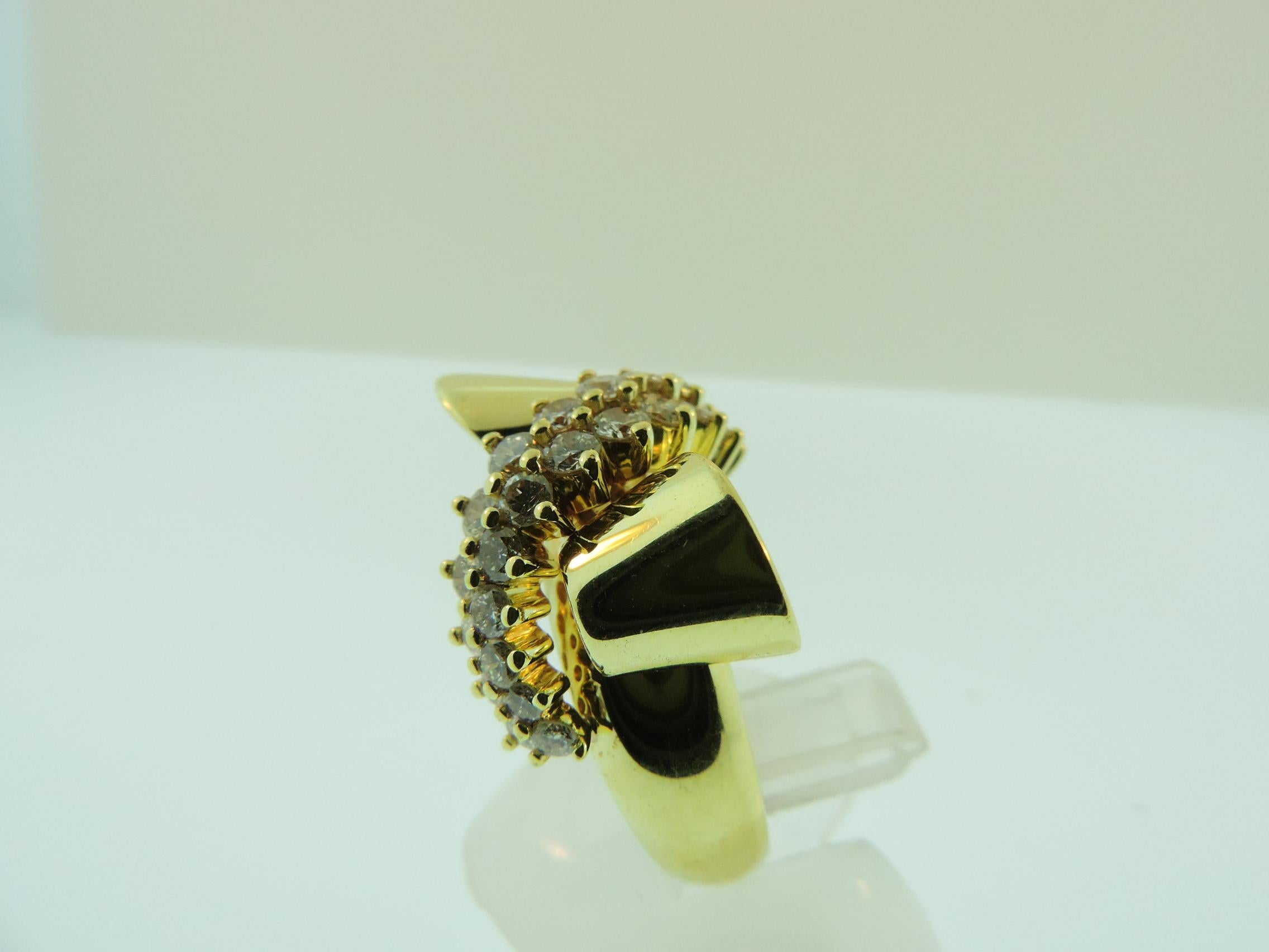 Jose Hess 18 Karat Yellow Gold Ladies Diamond Bow Fashion Ring In Good Condition For Sale In Ft. Lauderdale, FL