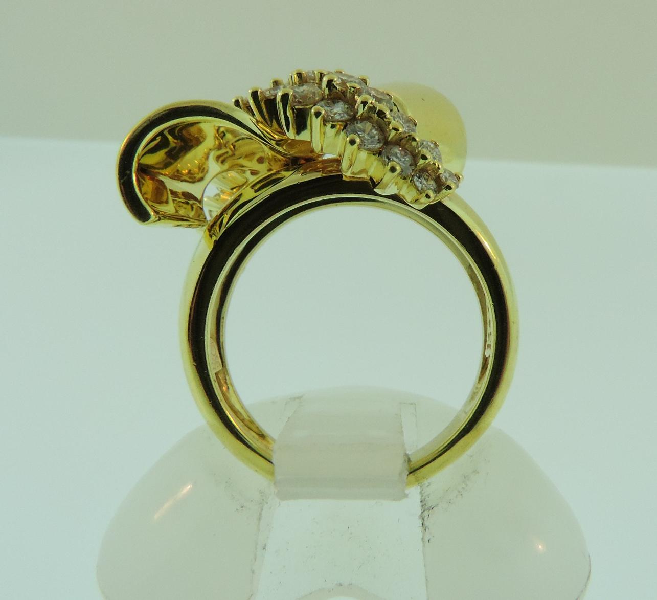 Jose Hess 18 Karat Yellow Gold Ladies Diamond Bow Fashion Ring For Sale 4