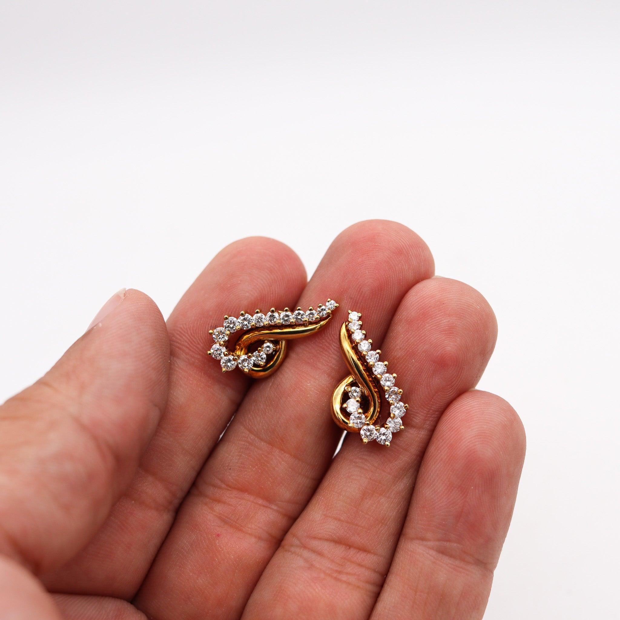Pendientes de clip JOSE HESS de oro amarillo de 18 quilates con 1,80 quilates de diamantes Modernista en venta
