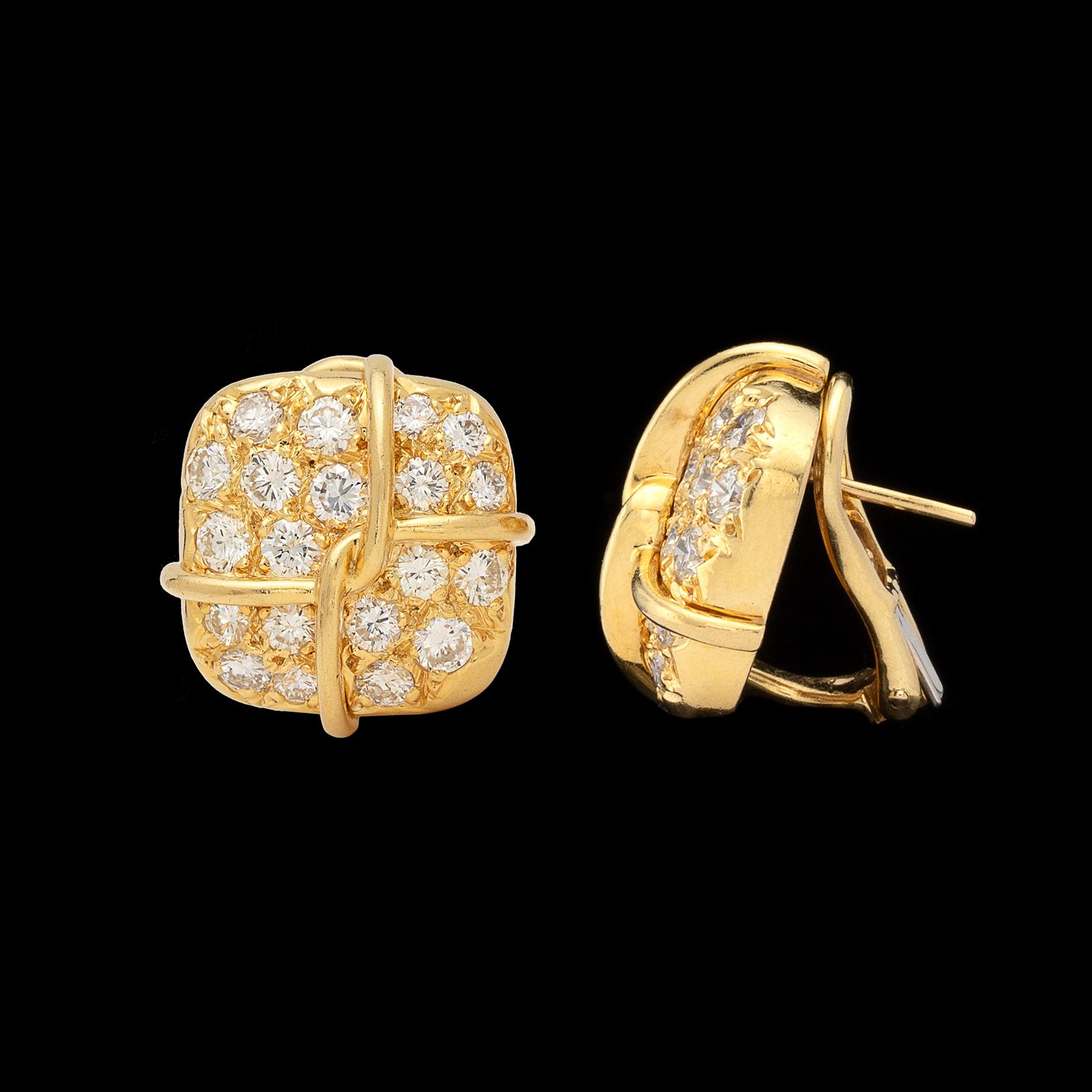 Jose Hess Diamond and 18 Karat Gold Earrings In Excellent Condition In San Francisco, CA