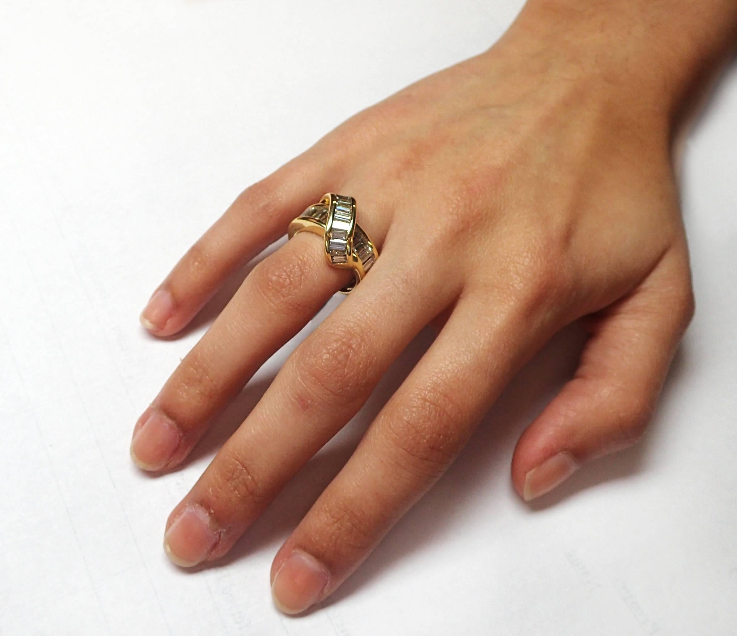 Jose Hess Diamond Crossover Ring in 18 Karat Yellow Gold In Good Condition For Sale In New York, NY