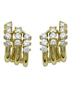 Jose Hess Pendientes de aro J con diamantes redondos en varias filas, de oro amarillo de 18 quilates