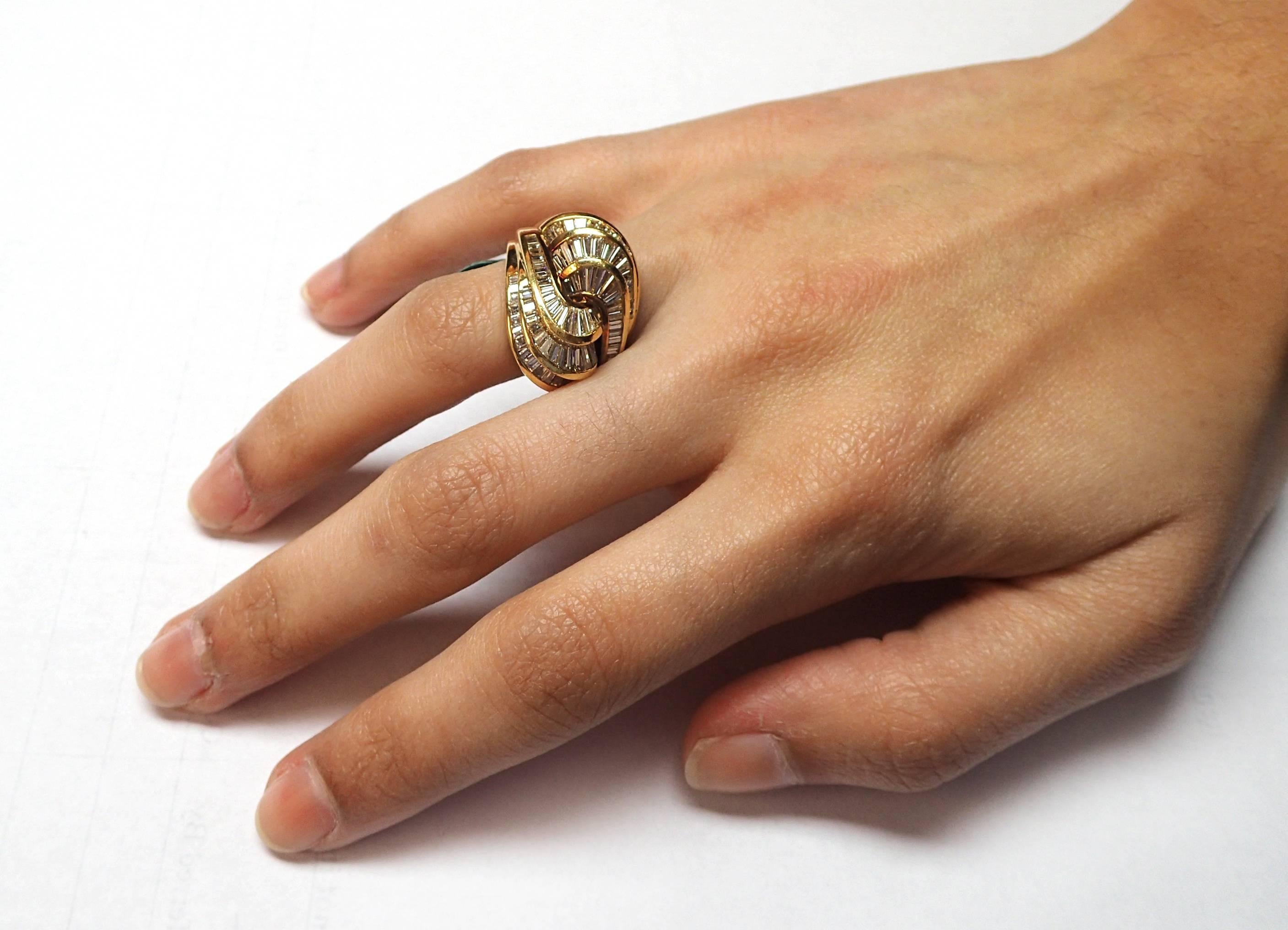 Jose Hess Swirling Diamond Baguette Ring in 18 Karat Yellow Gold In Good Condition For Sale In New York, NY