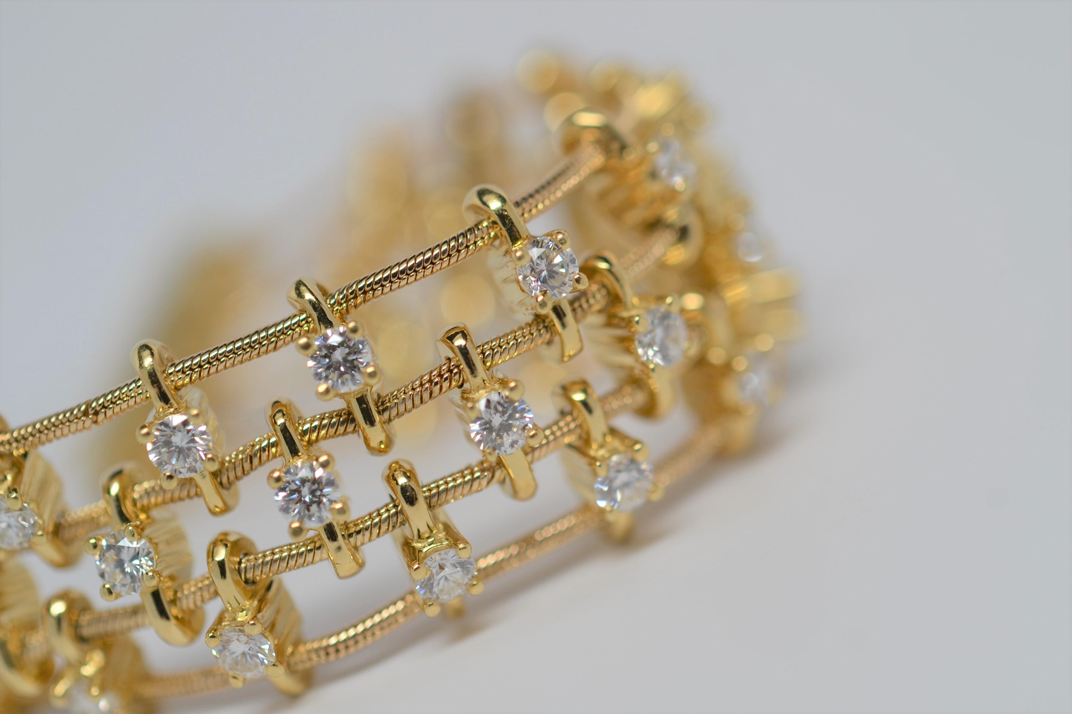 Jose Hess, Three Row Diamond Bracelet in 18k Yellow Gold, 3.01 Carats For Sale 1