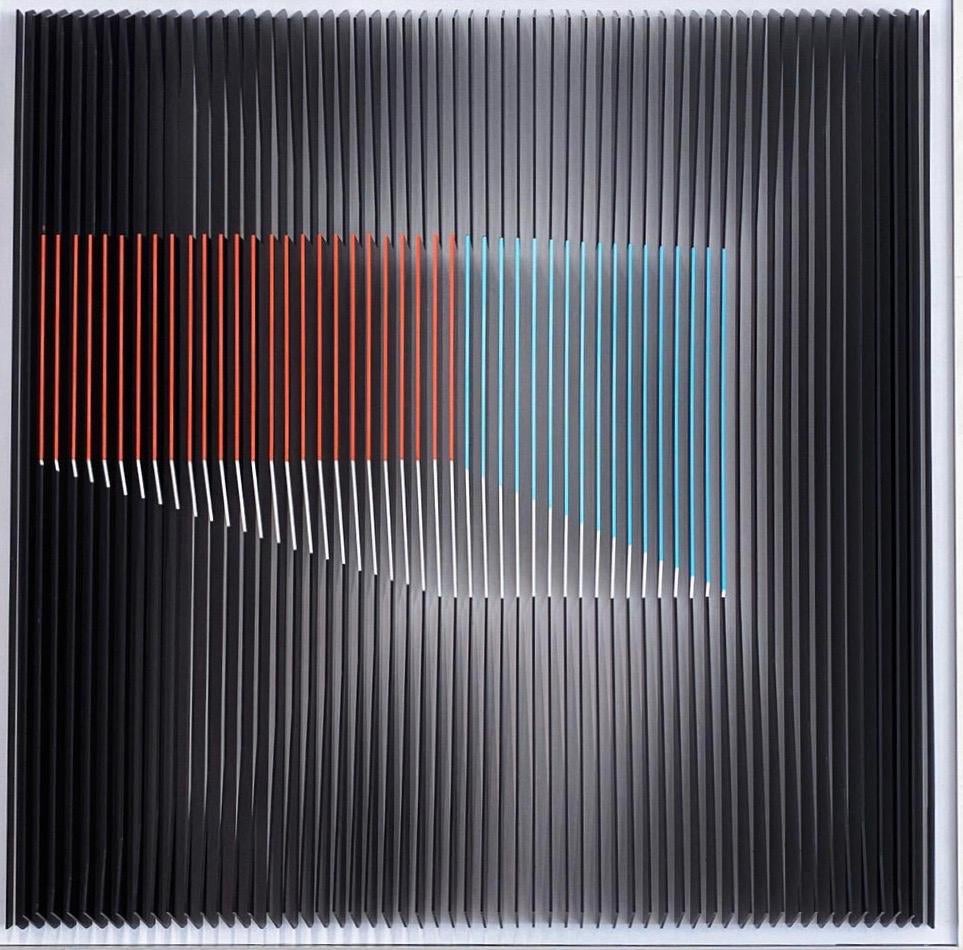 Dieses einzigartige Werk von Margulis stammt aus seinem neuesten Werk. Nachdem er die Plexiglasplatten auf den Aluminiumkern montiert hat, überzieht er die Vorderseite der Platten teilweise mit Acrylfarben. 
Margulis' größtes Anliegen ist die